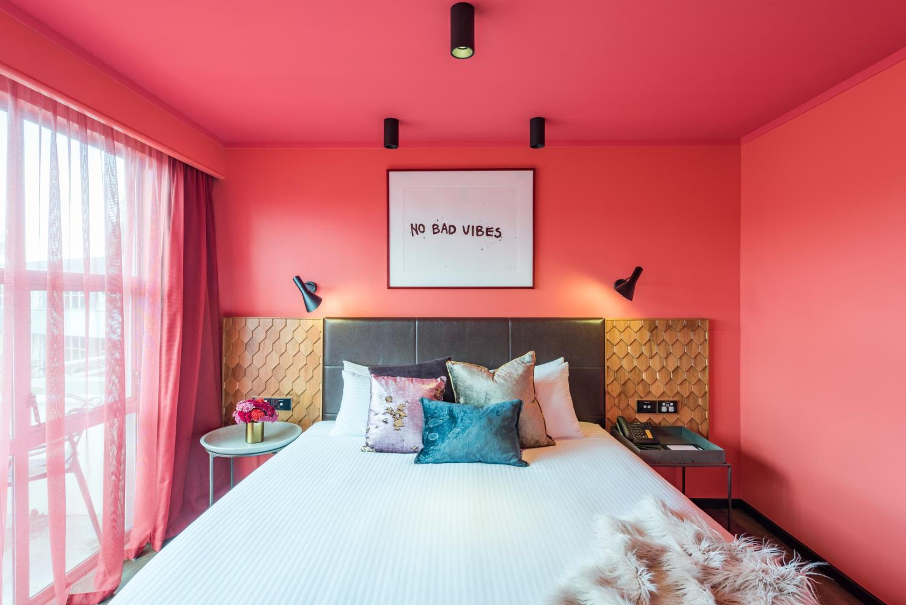 King Room - Blush photo 3