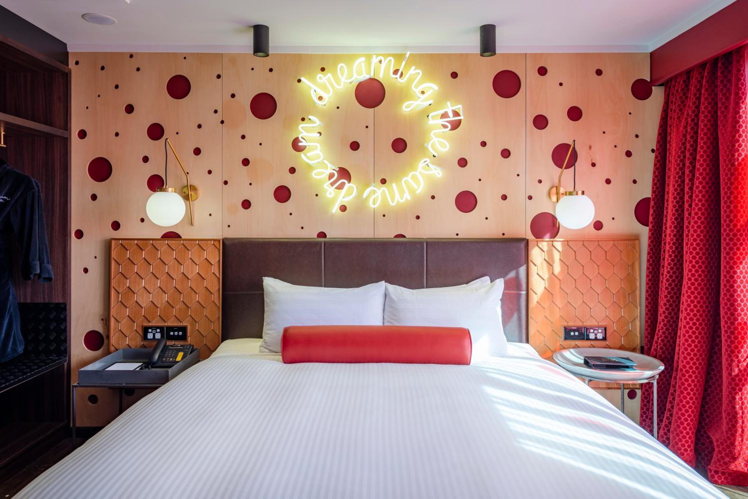 Suite - Dotty photo 3