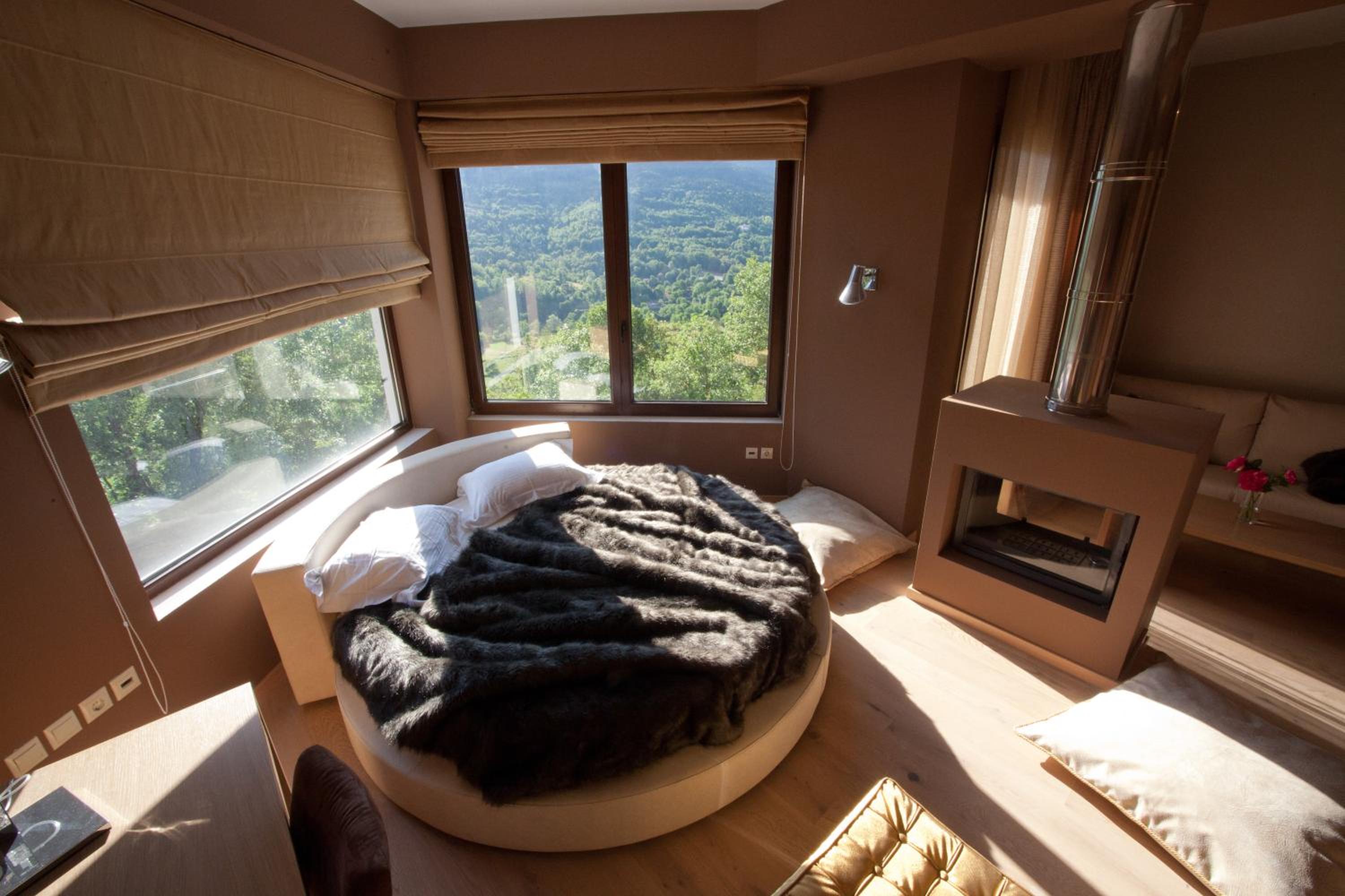 Honeymoon Suite with Fireplace and Forest View
