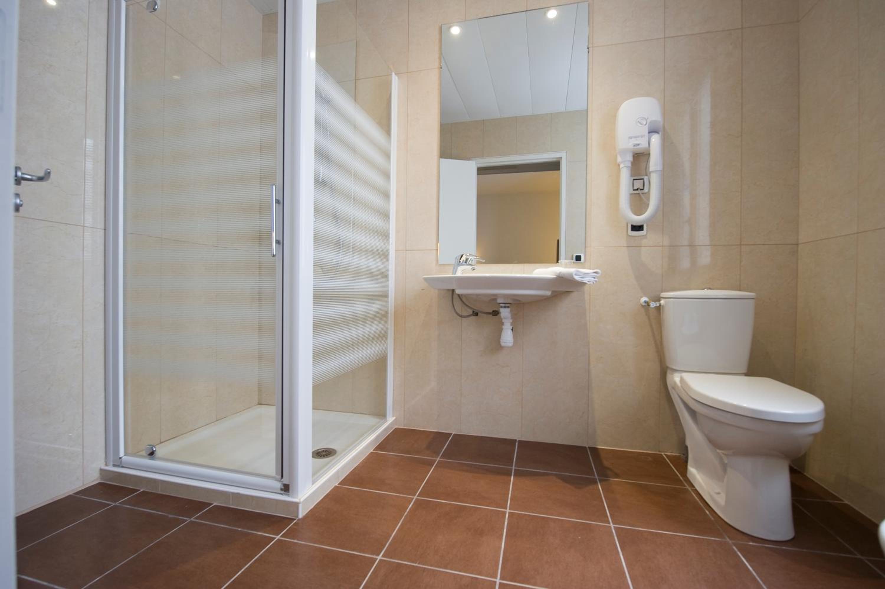 Single Room - Photo 9