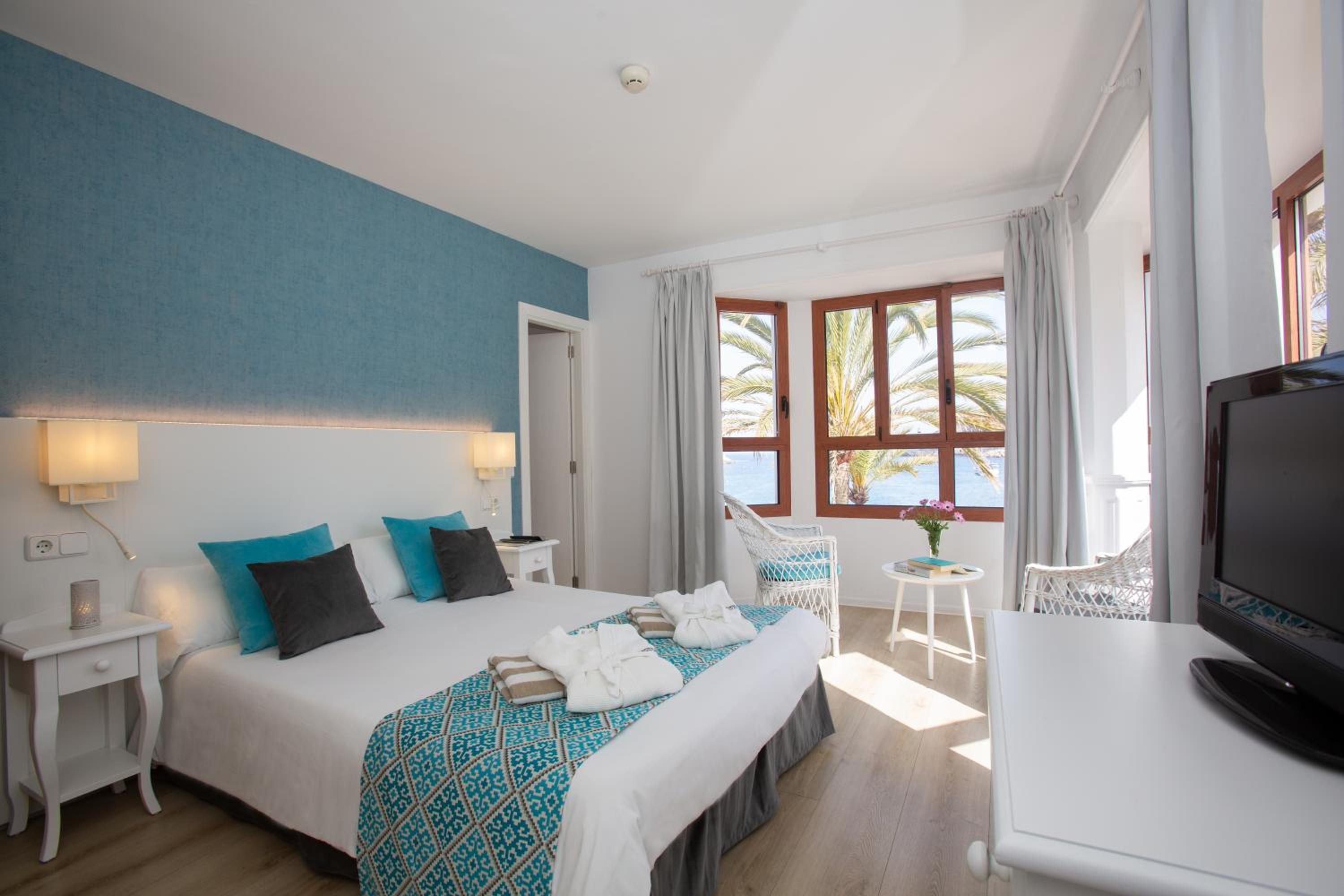 Standard Double or Twin Room with Sea View