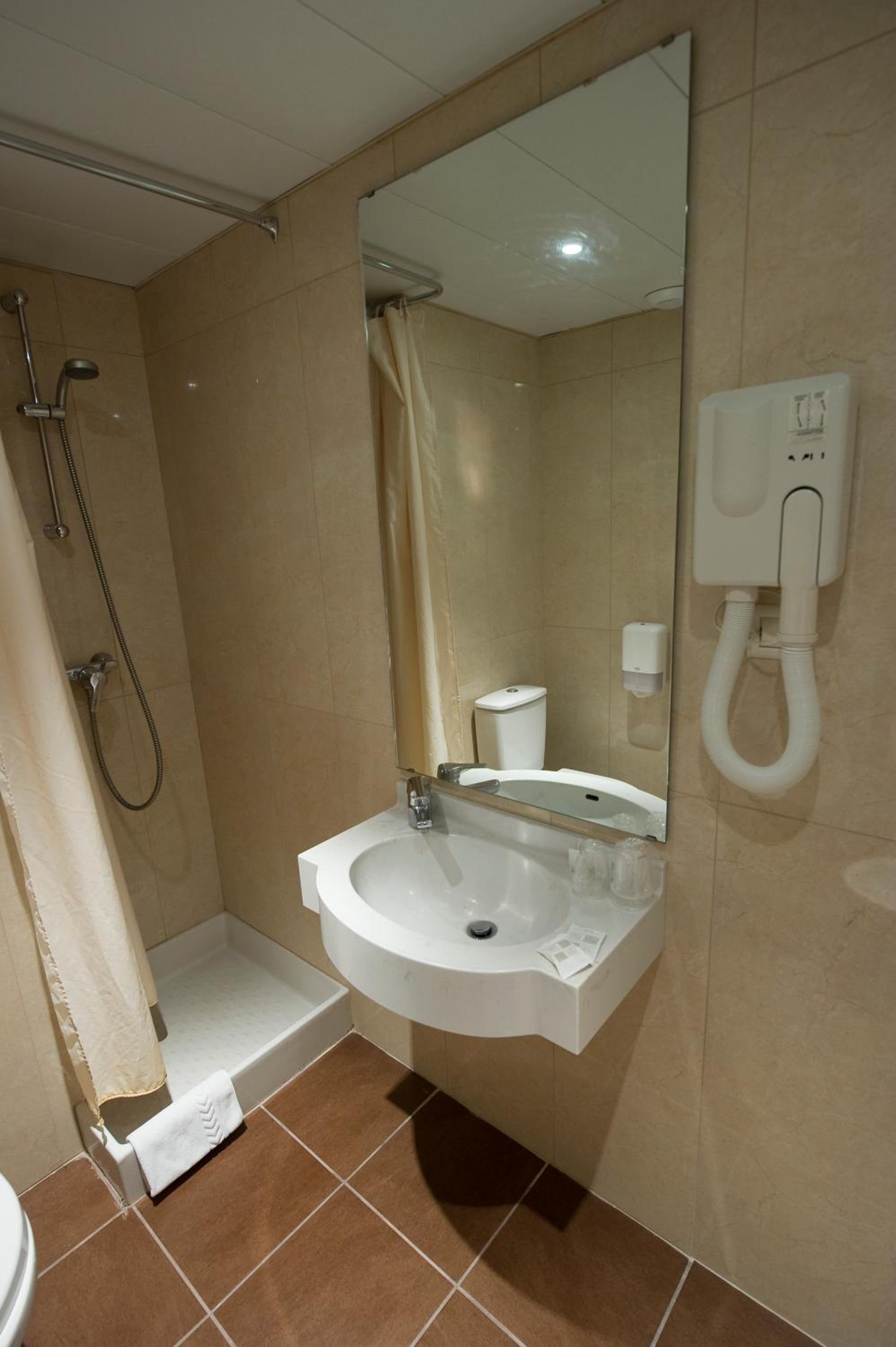 Single Room - Photo 5