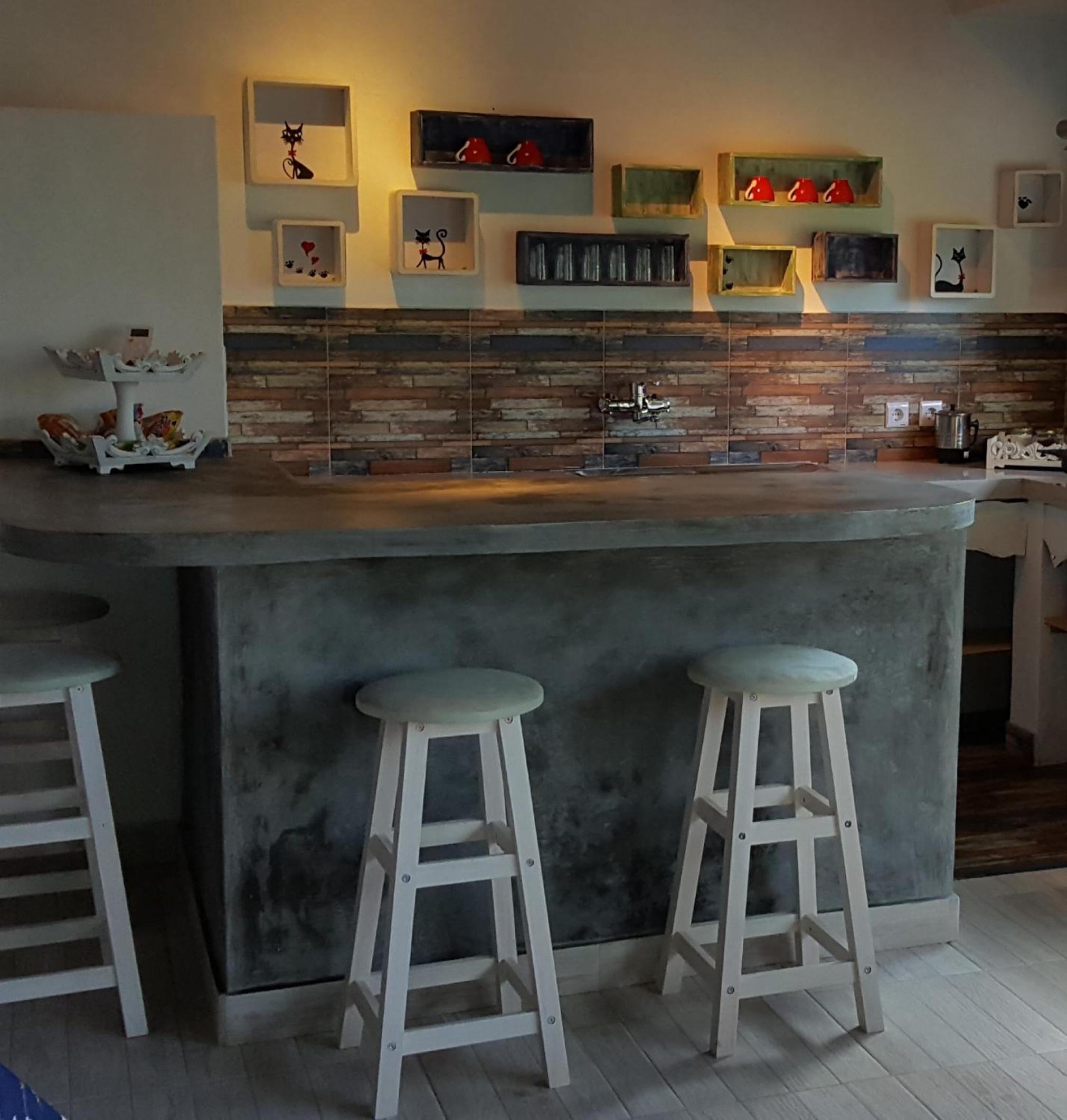 Family Room - Photo 2