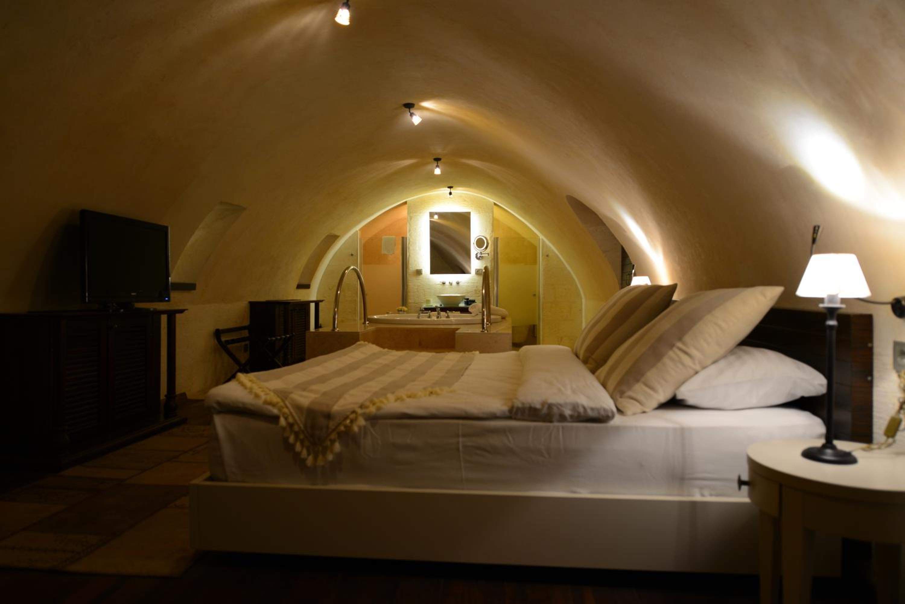 Honeymoon Suite photo 2