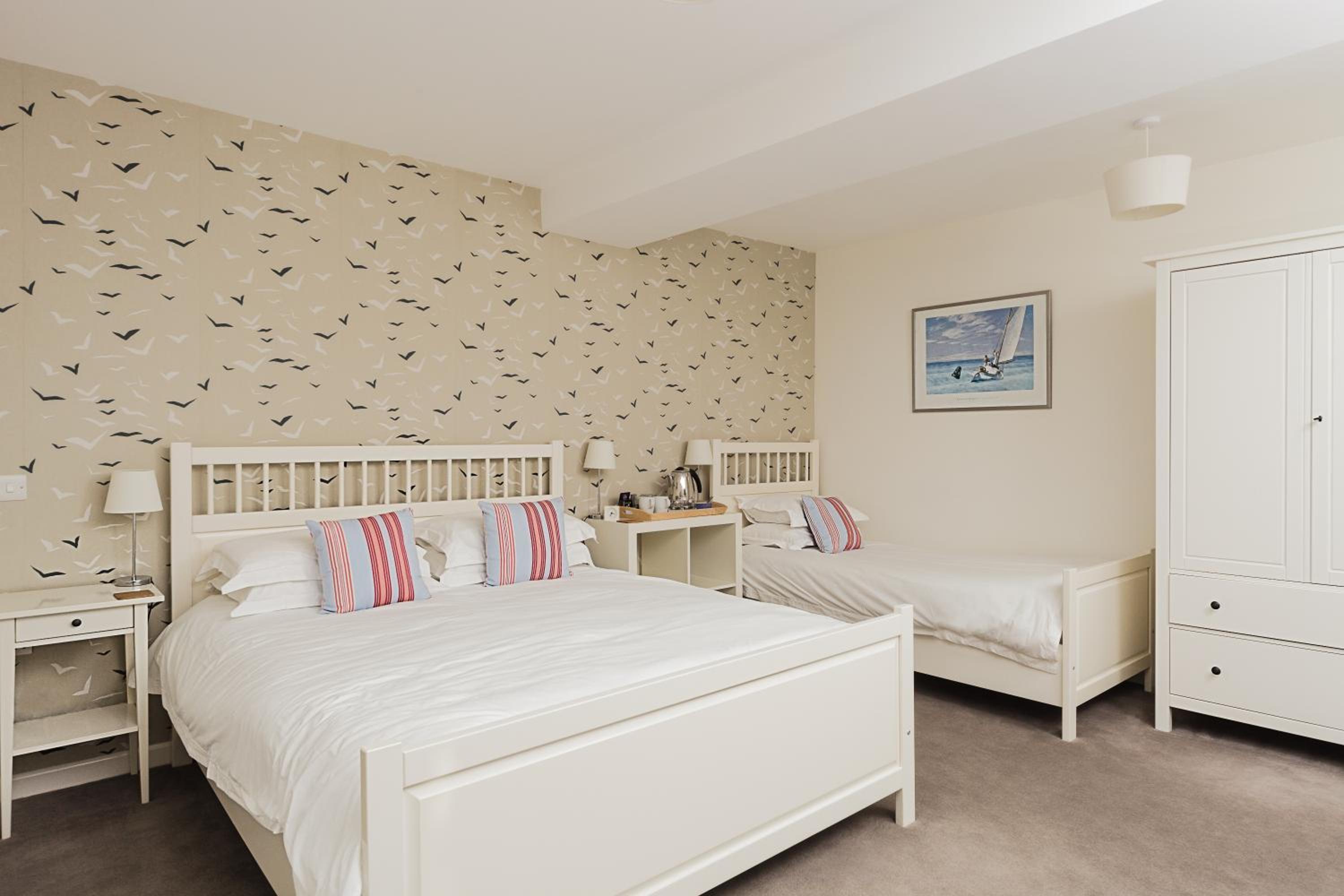 Family Room (2 Adults + 1 Child)
