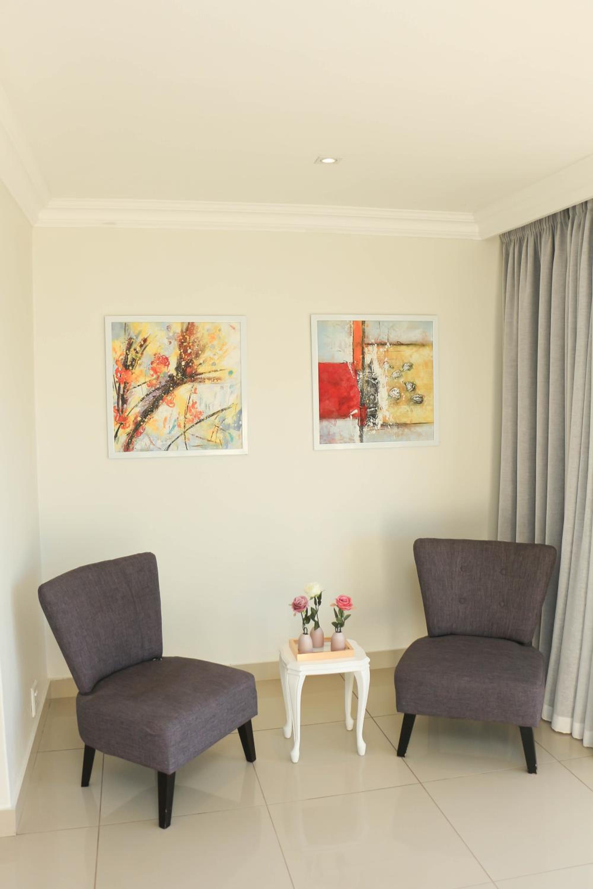 Apartment with Balcony photo 2