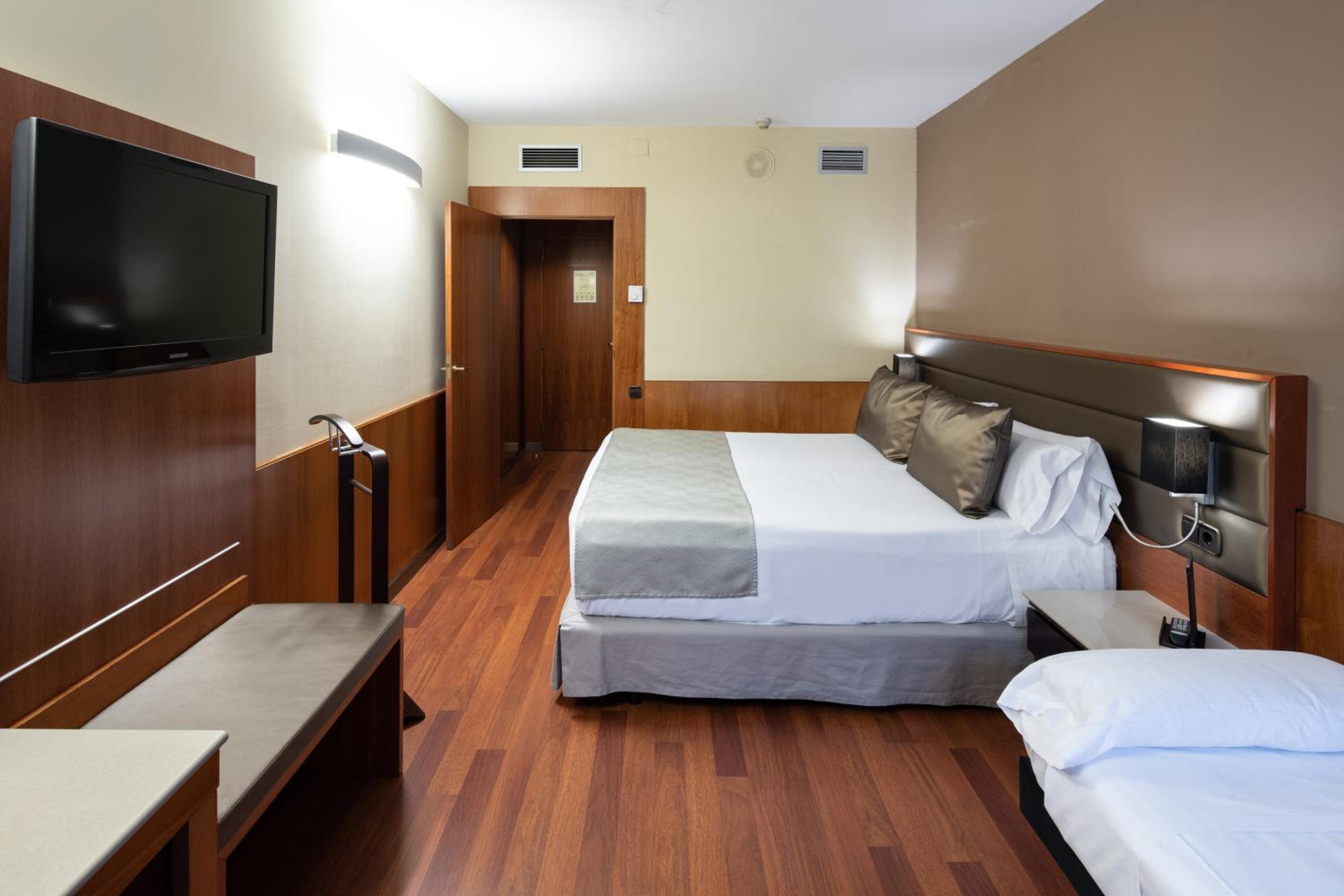 Triple Room (3 Adults) photo 2