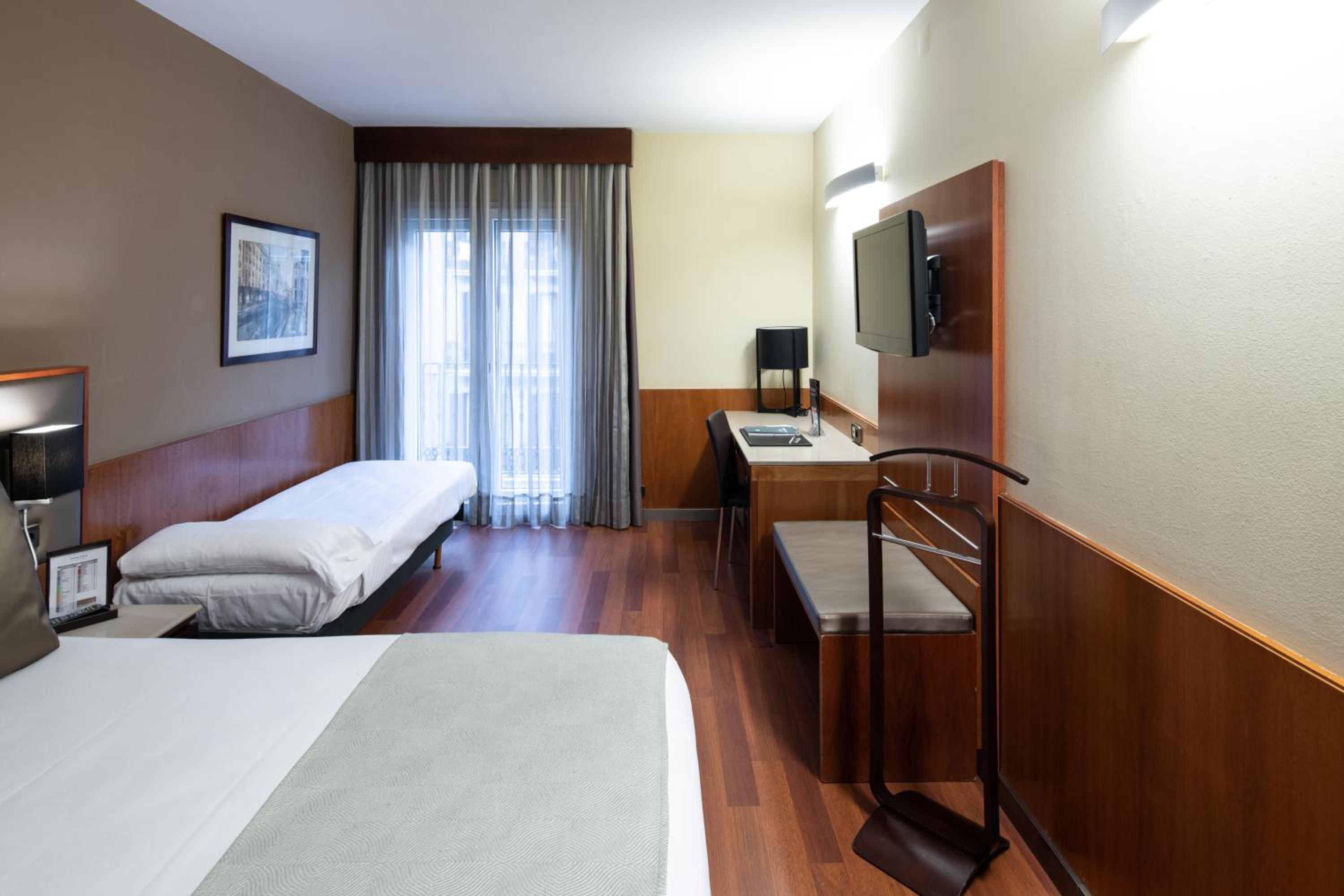 Triple Room (2 Adults + 1 Child) photo 3