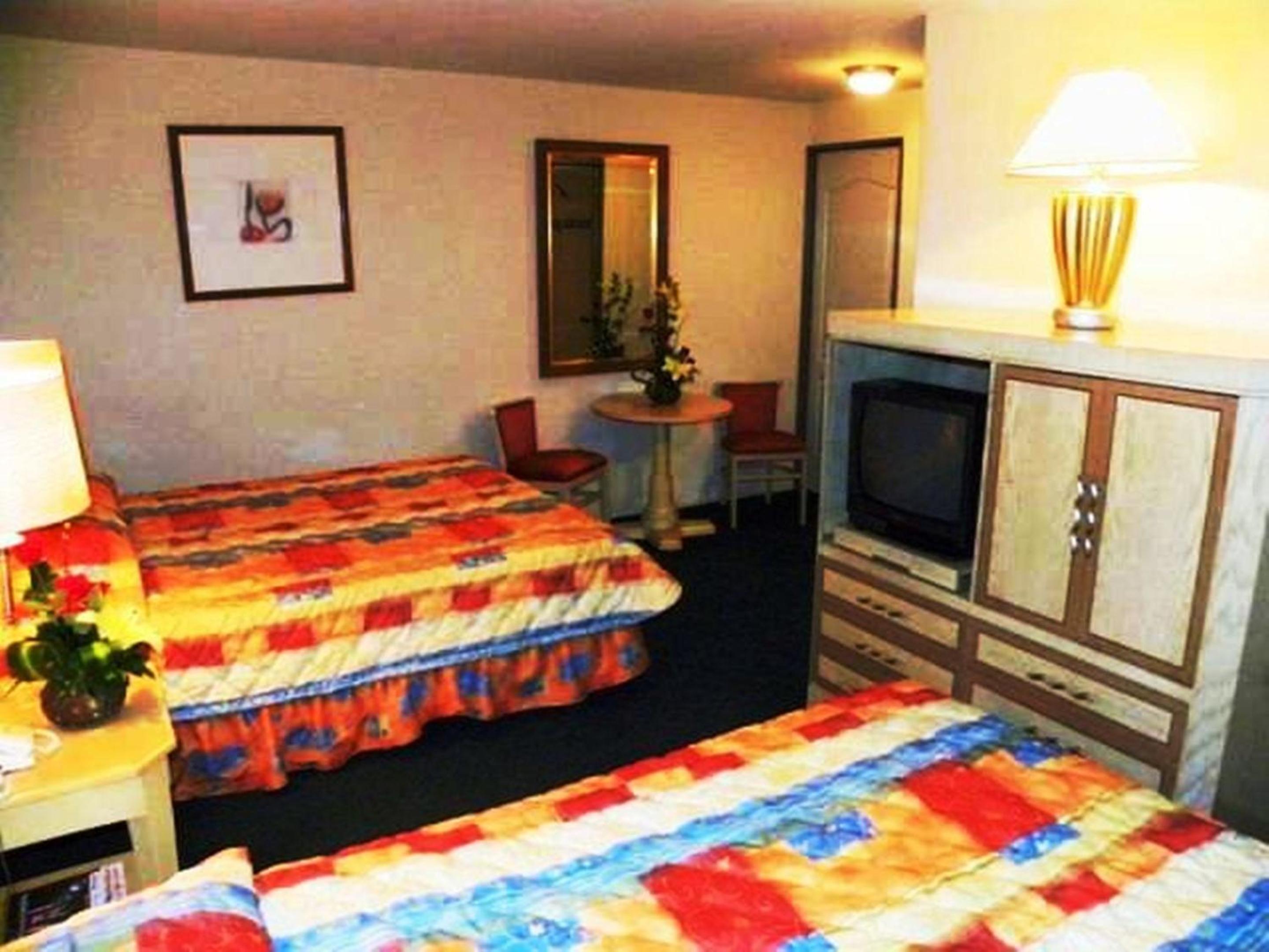 Double Room with Two Double Beds photo 3