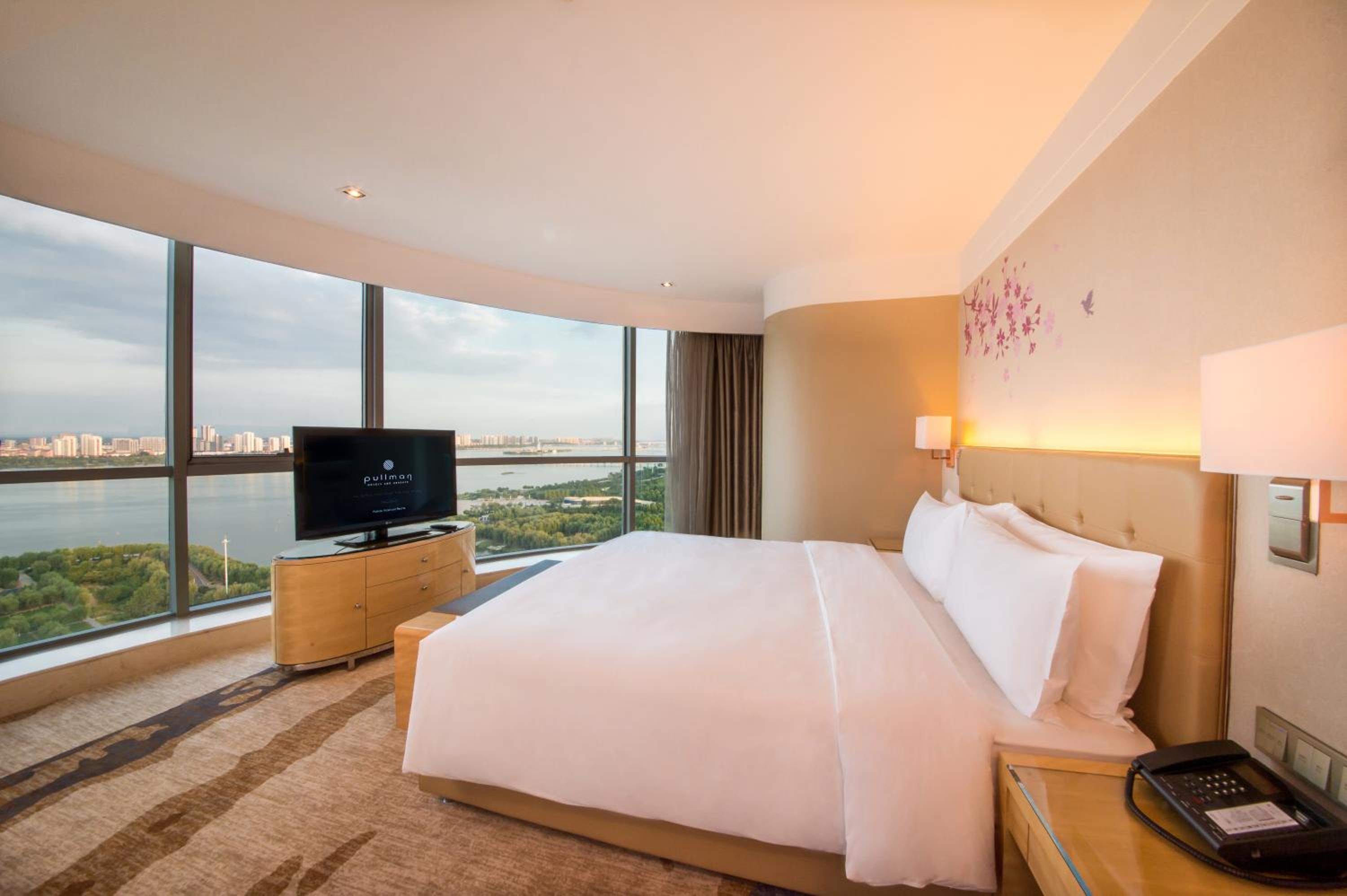 Deluxe Suite photo 1