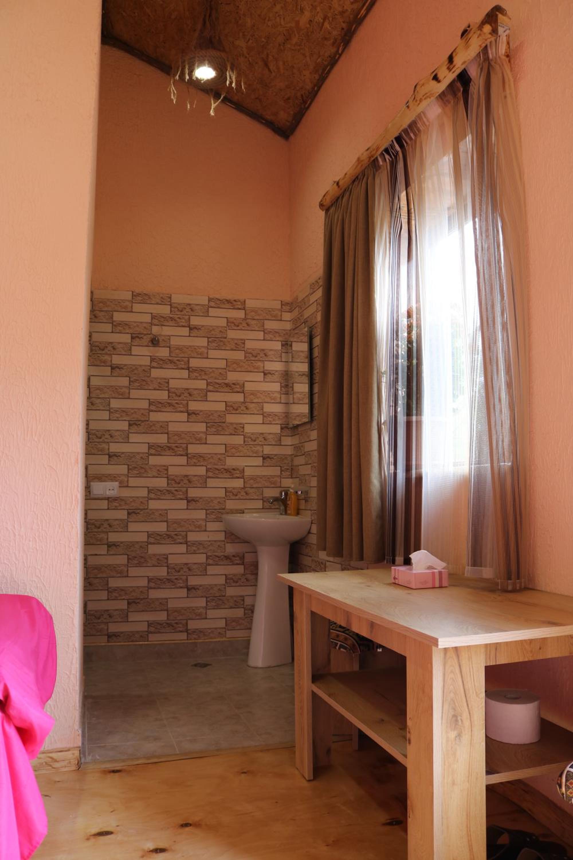 Twin Room with Private Bathroom photo 3