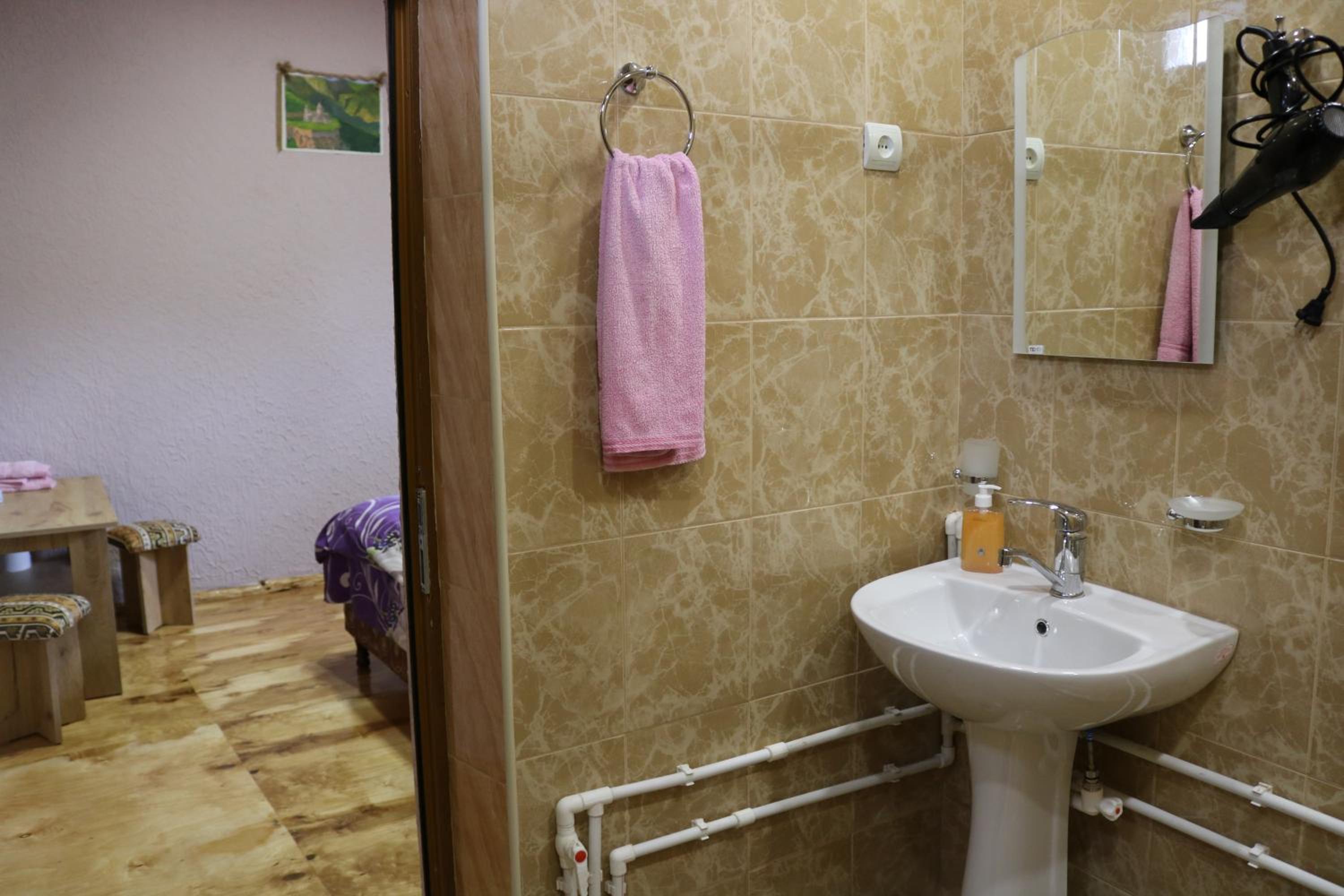 Double Room with Private Bathroom photo 3
