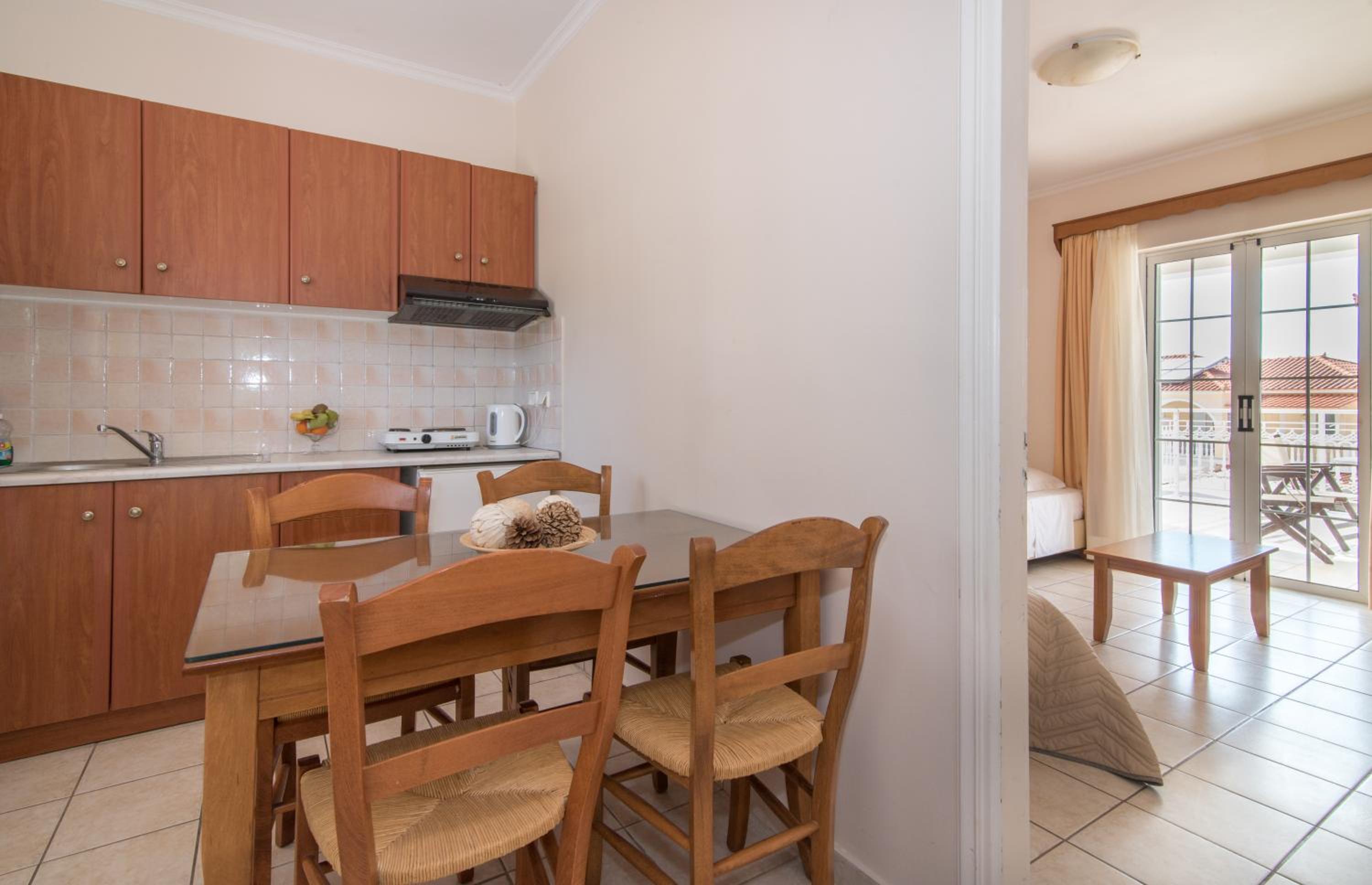 Deluxe Two-Bedroom Apartment - Photo 4