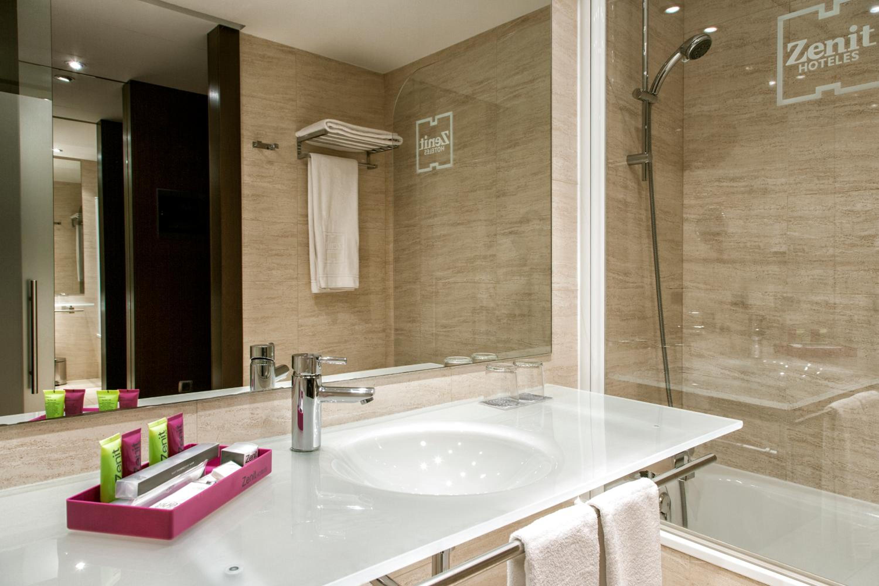 Double Room - Photo 7