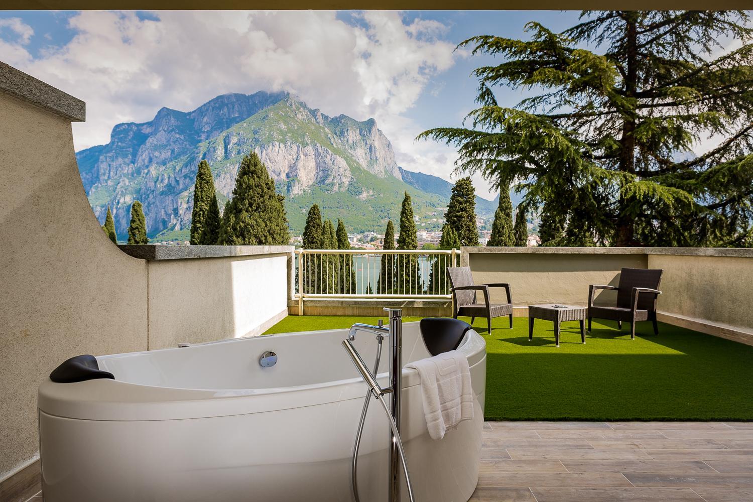 Junior Suite with Hot Tub - Photo 3
