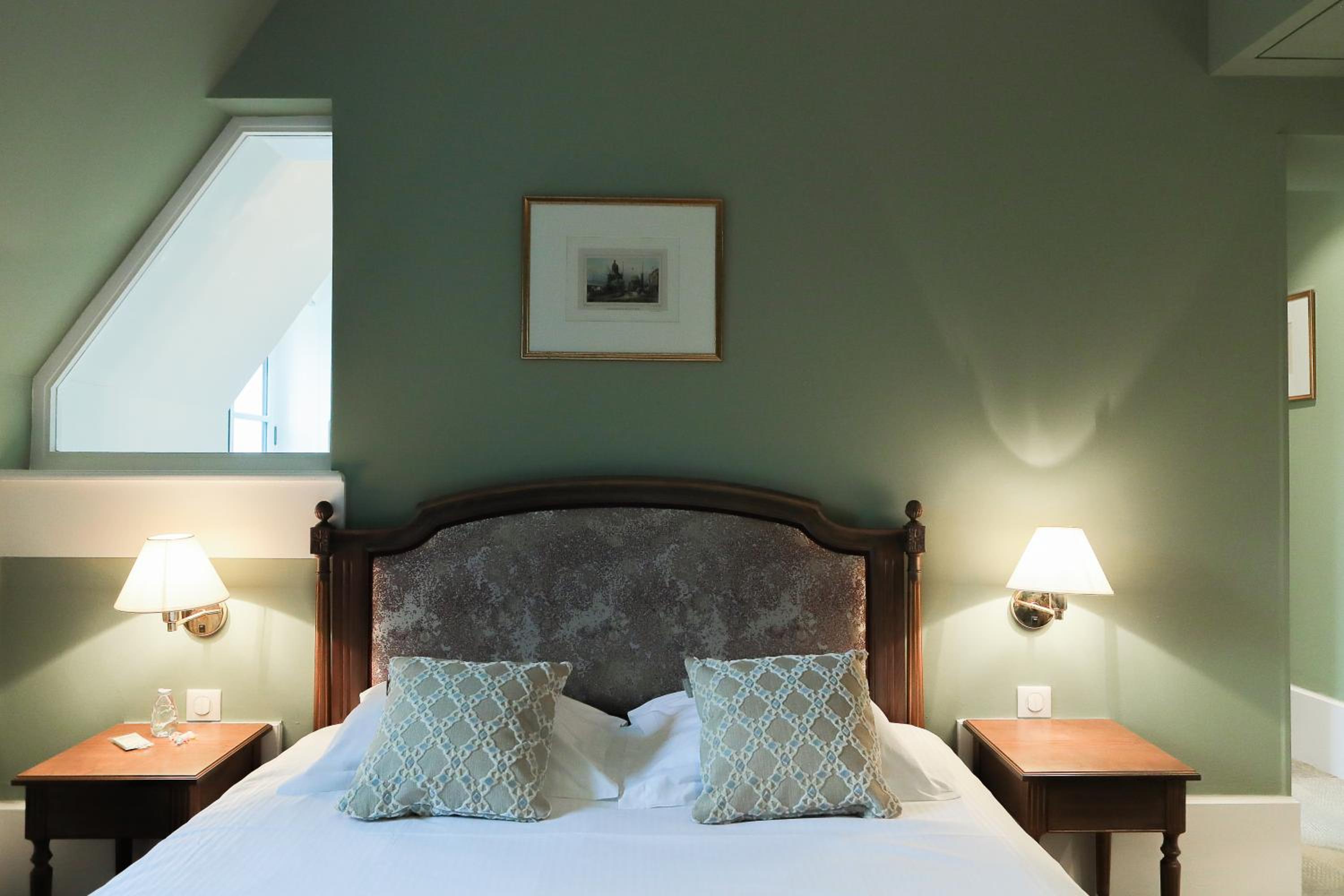Standard King Room