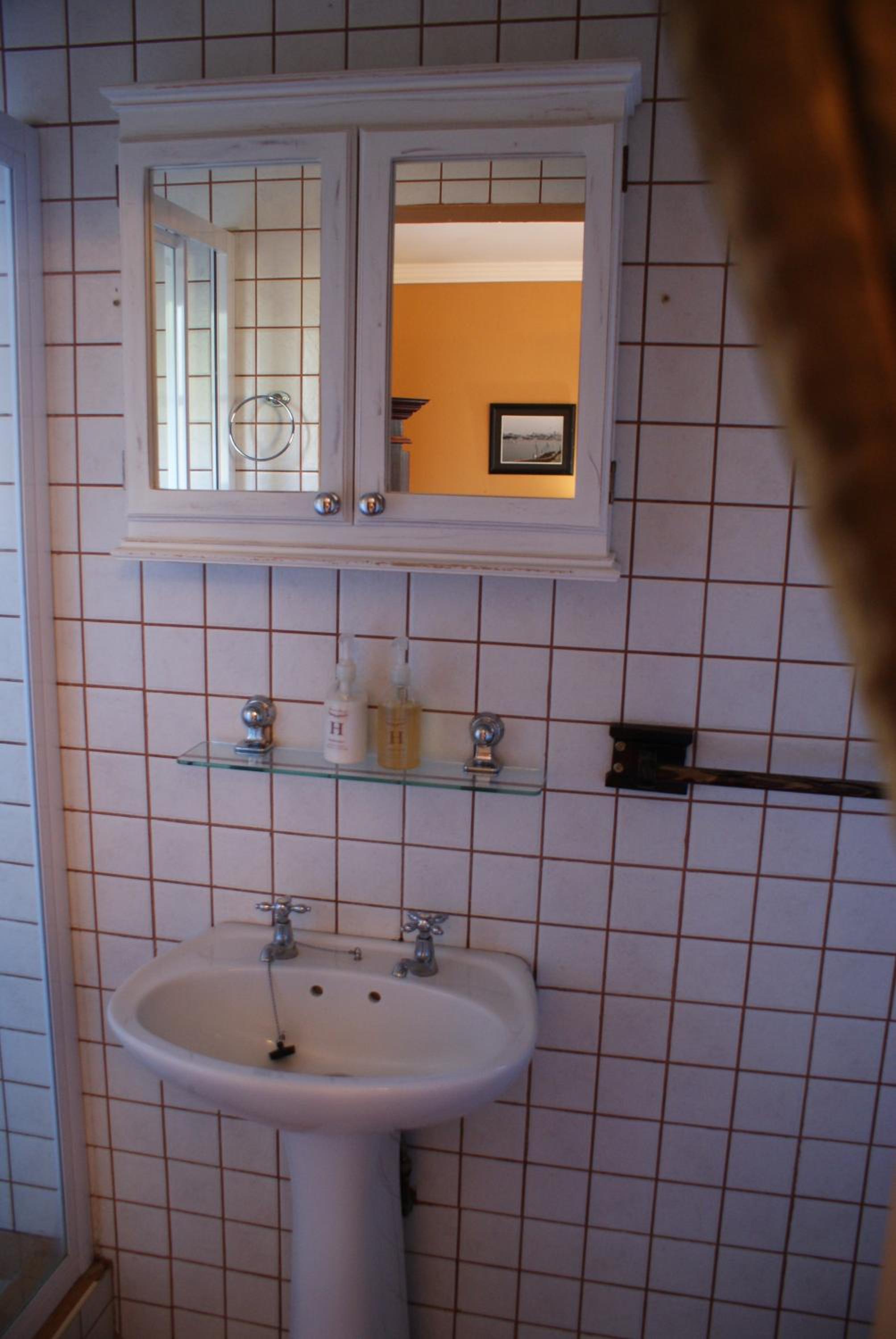 Deluxe Double Room with Shower - Photo 4