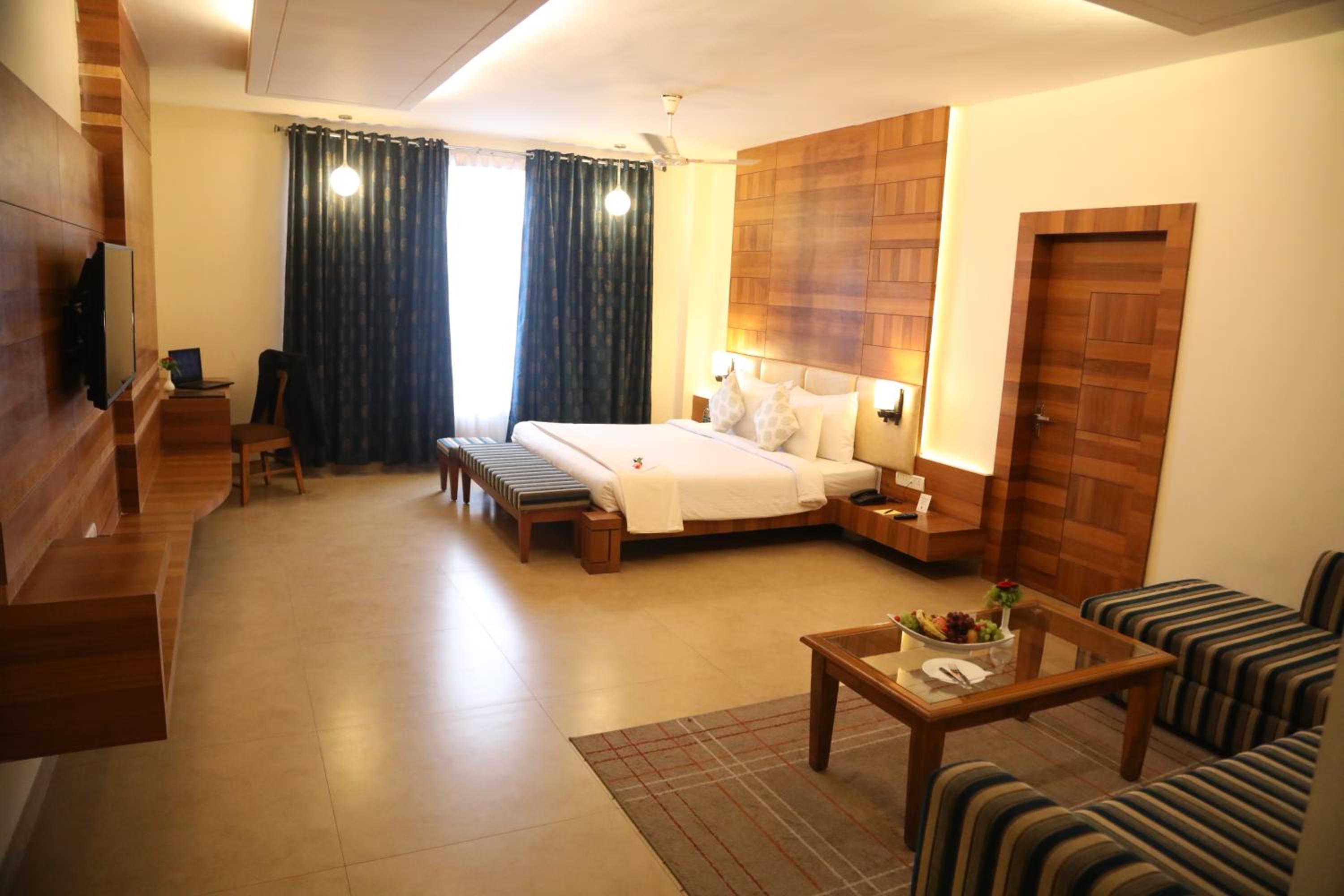 Deluxe King Room photo 2
