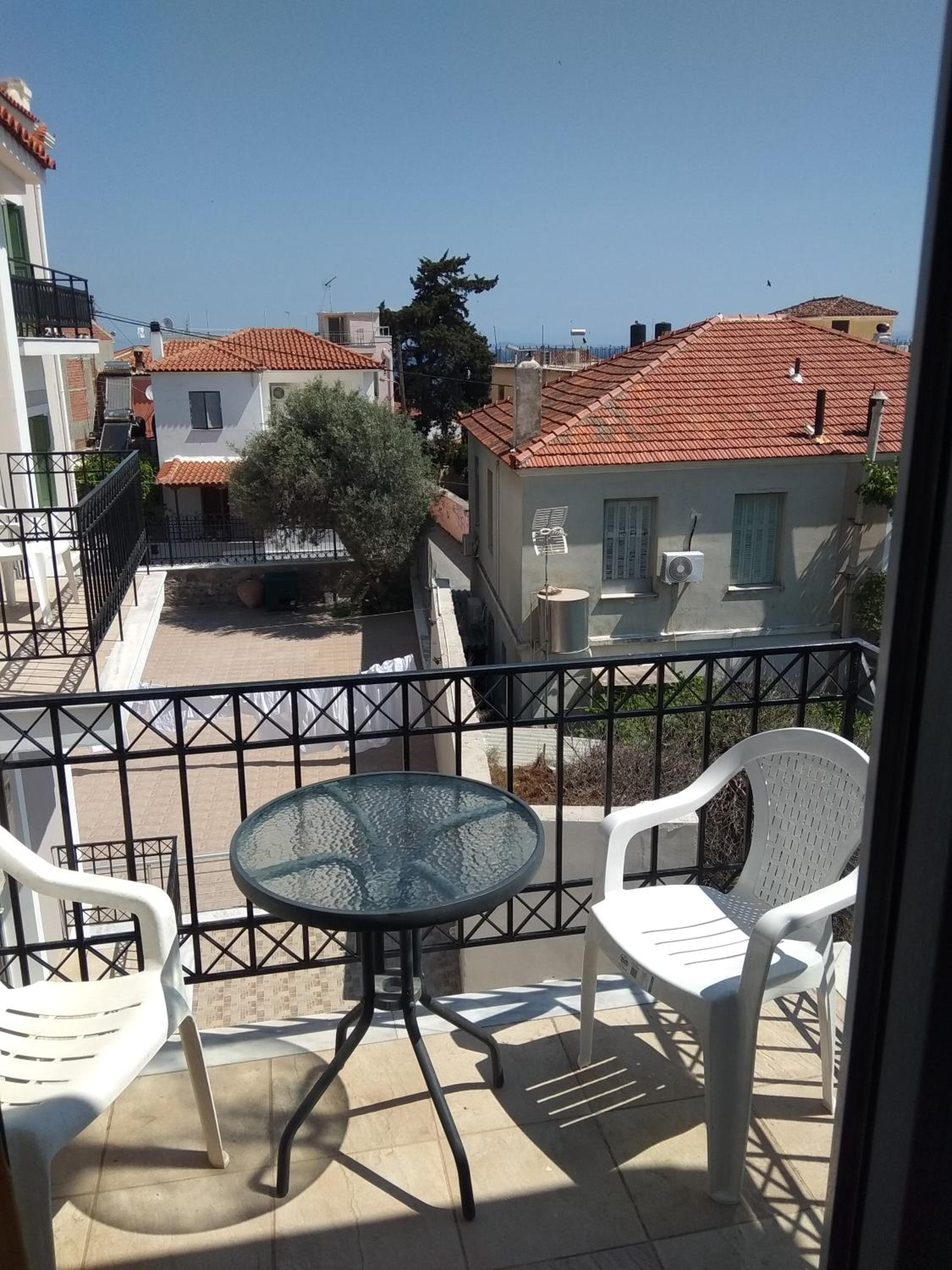 Triple Room with View - Photo 13