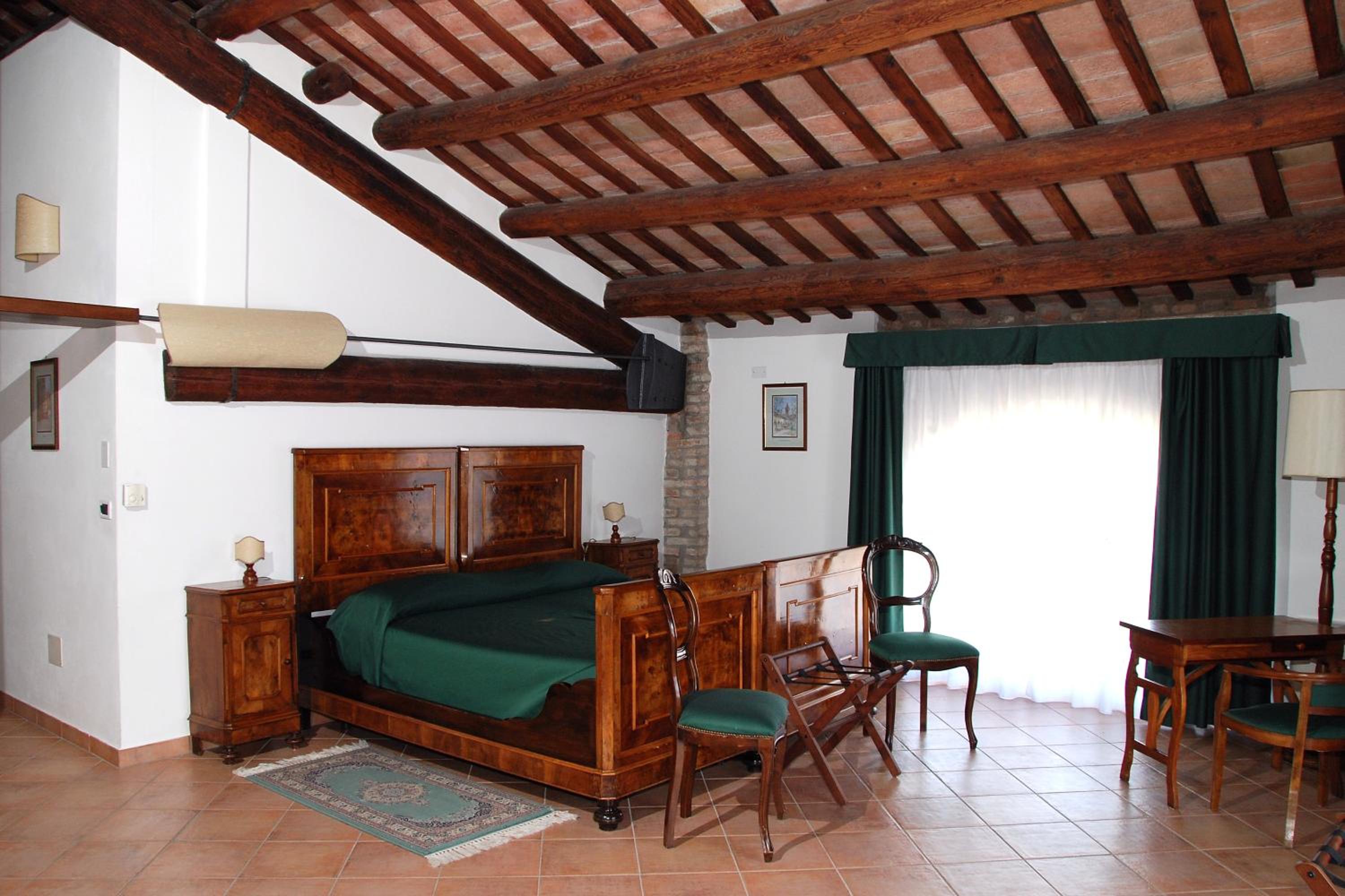 Deluxe Suite - Photo 9