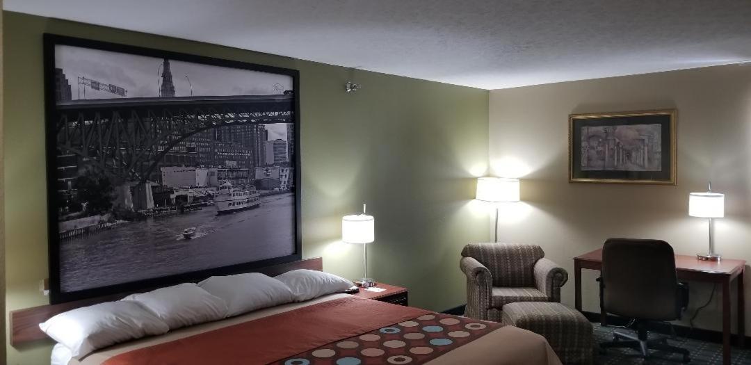 King Studio Suite - Non-Smoking - Photo 8