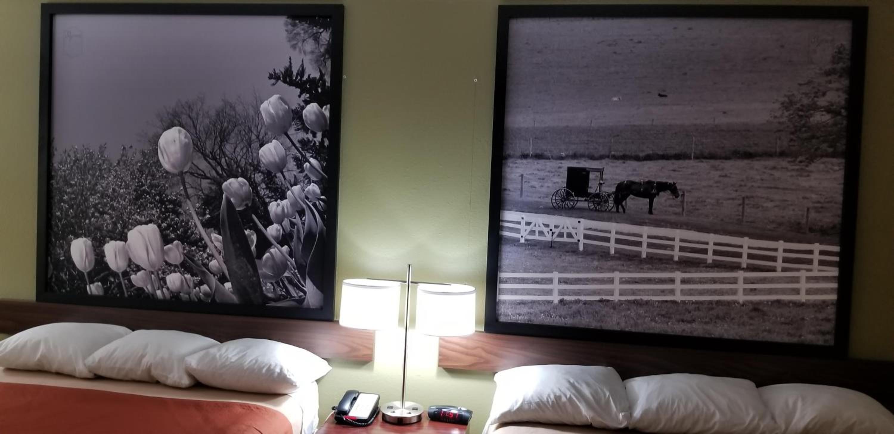 Queen Room with Two Queen Beds - Non-Smoking - Photo 2