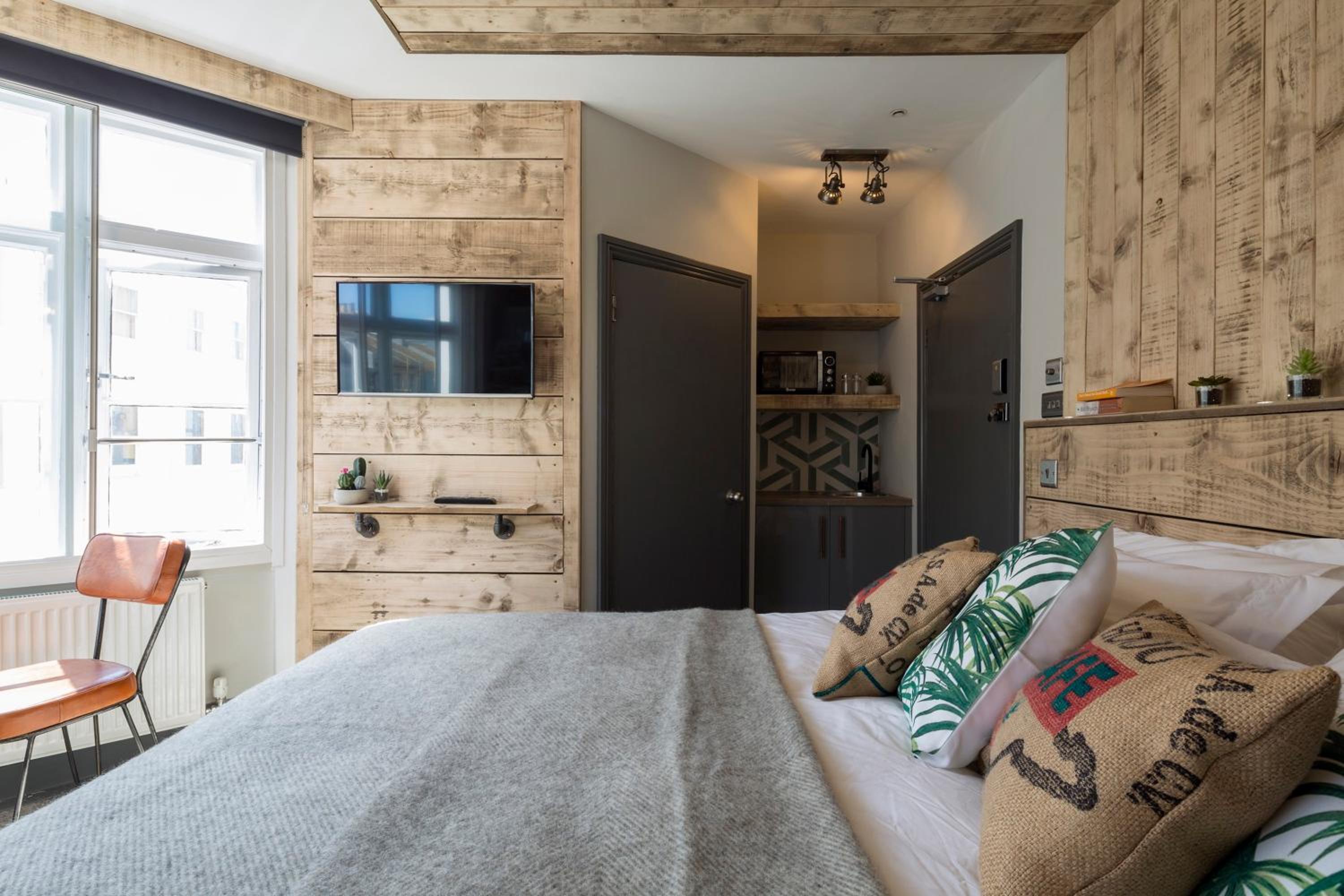 Double or Twin Room - Photo 8