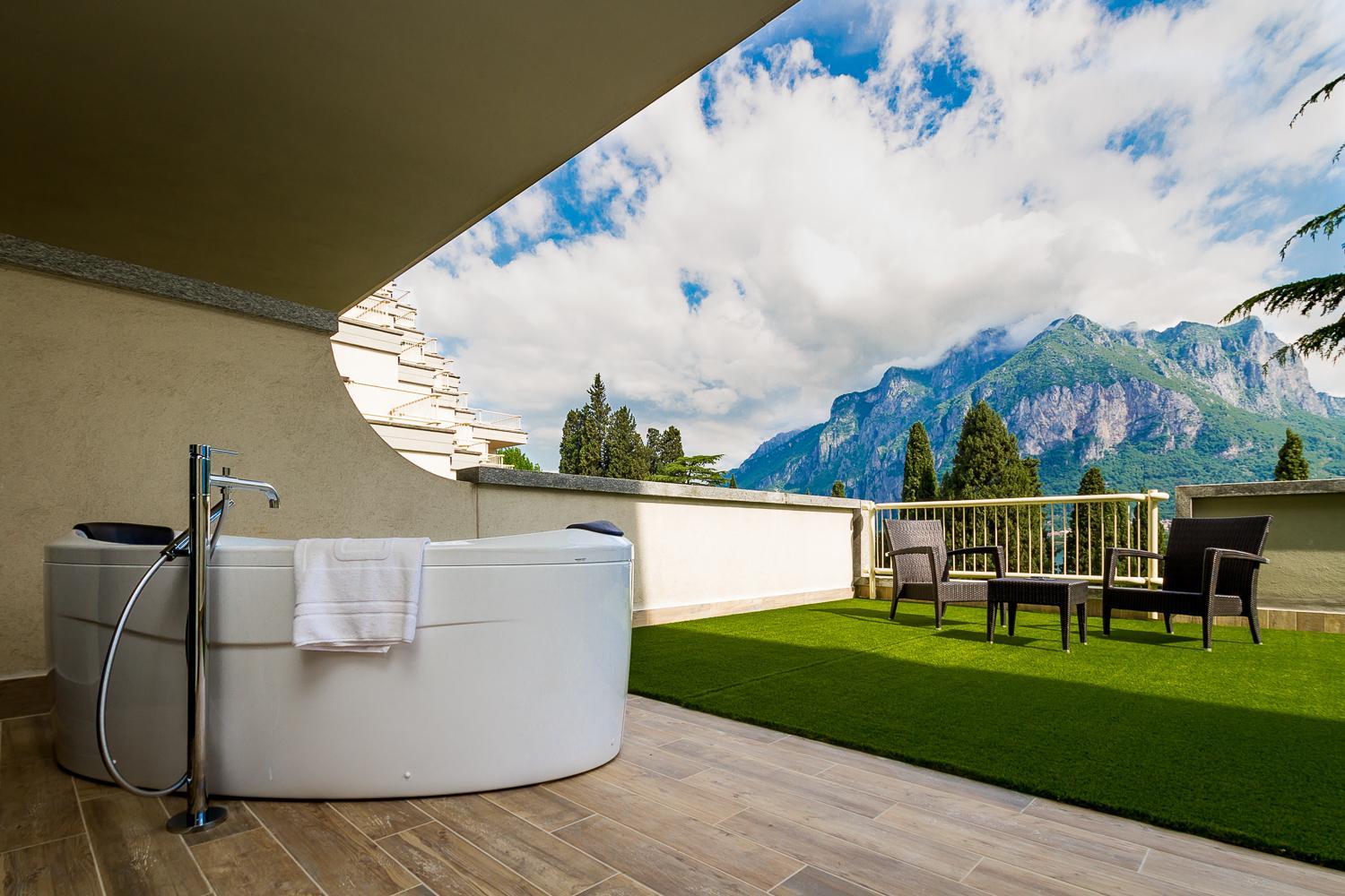 Junior Suite with Hot Tub - Photo 8