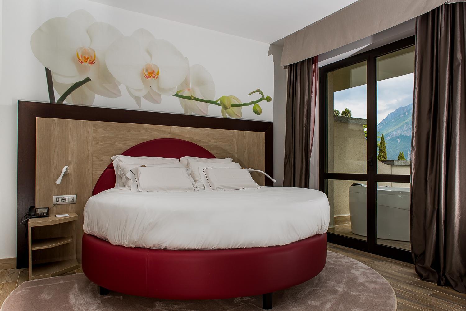 Junior Suite with Hot Tub - Photo 1