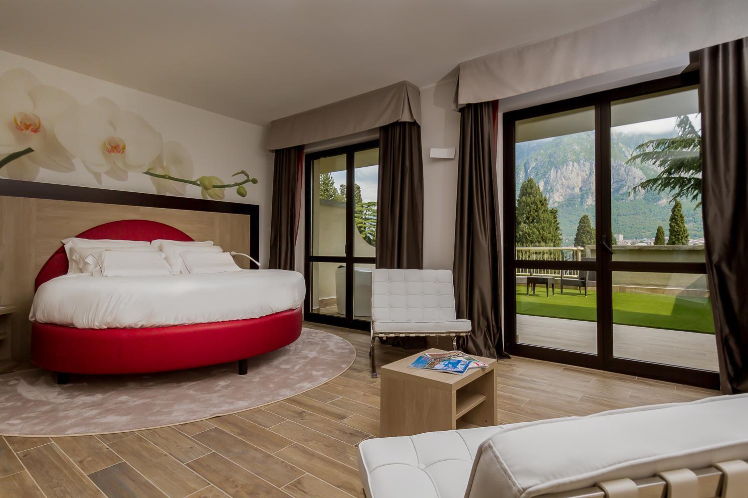 Junior Suite with Hot Tub - Photo 7