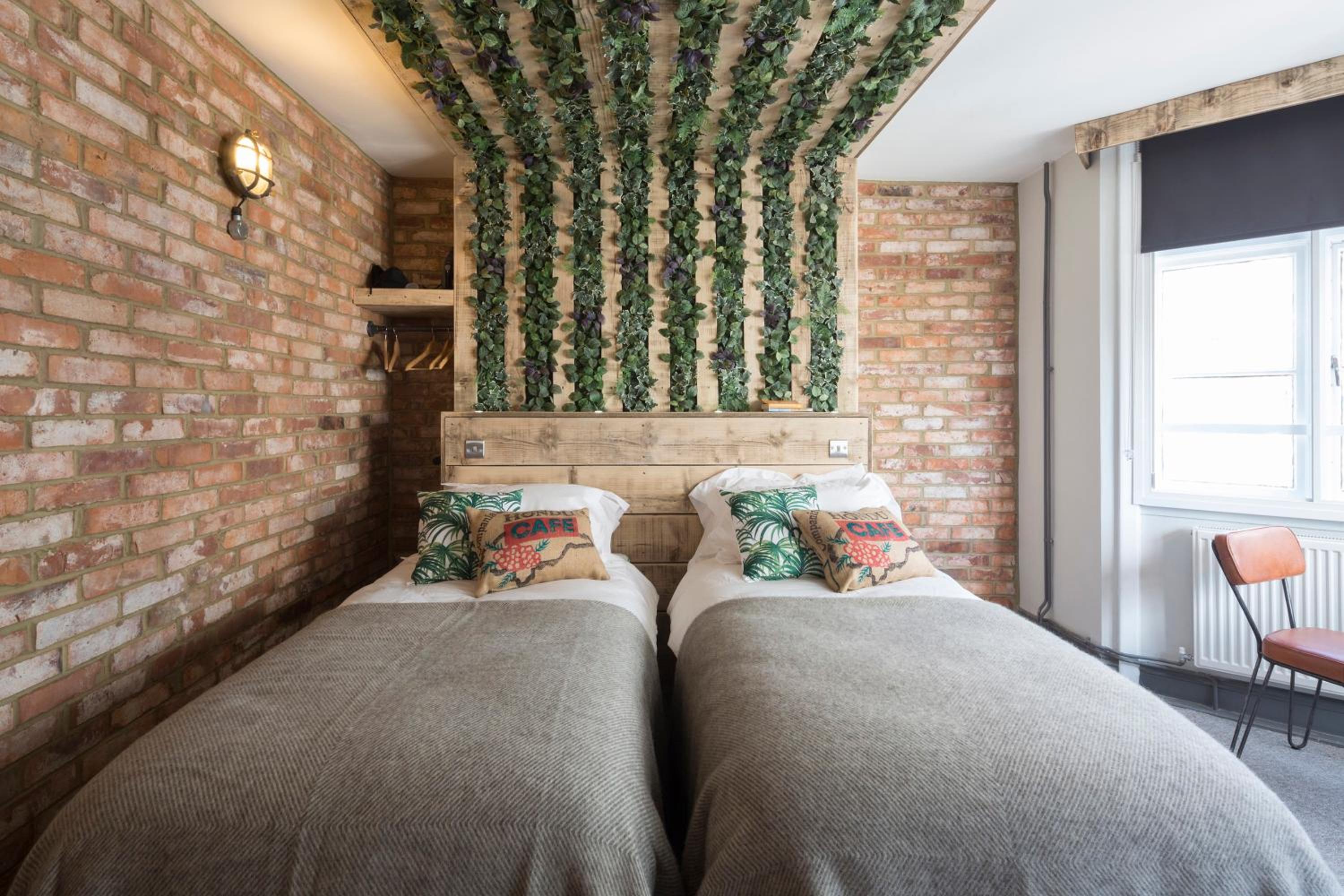 Deluxe Double or Twin Room - Photo 6