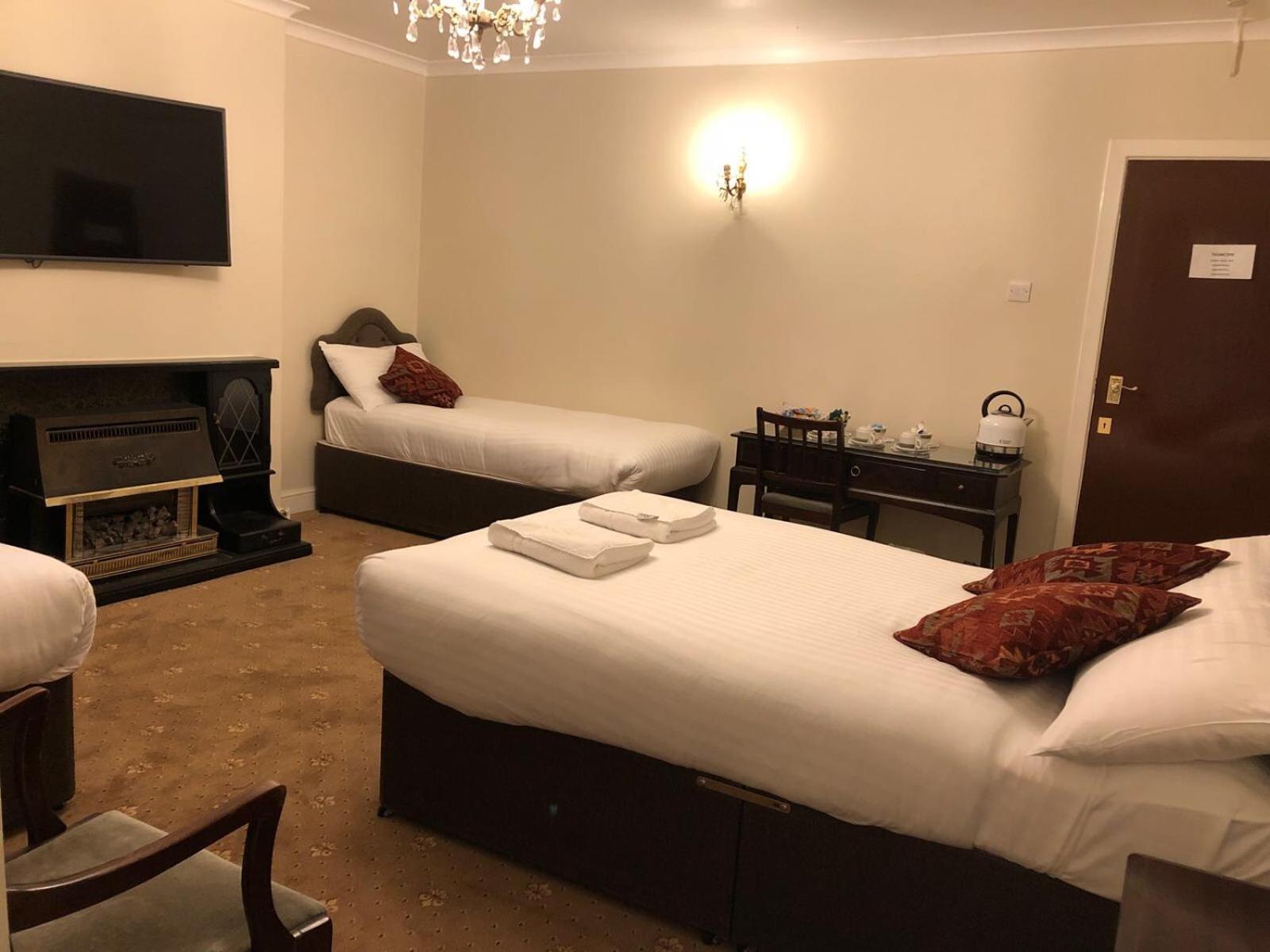 Deluxe Family Suite photo 3