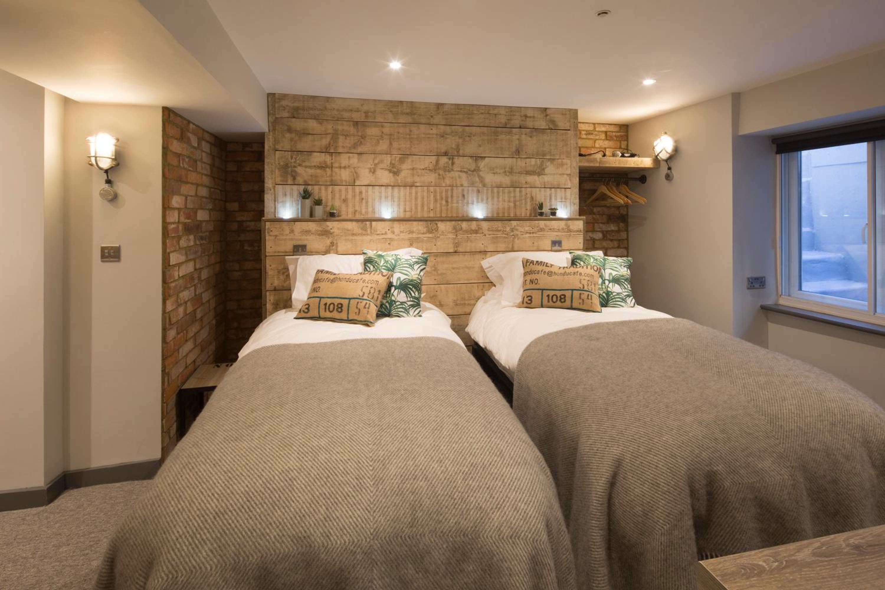 Suite with Courtyard - Photo 7