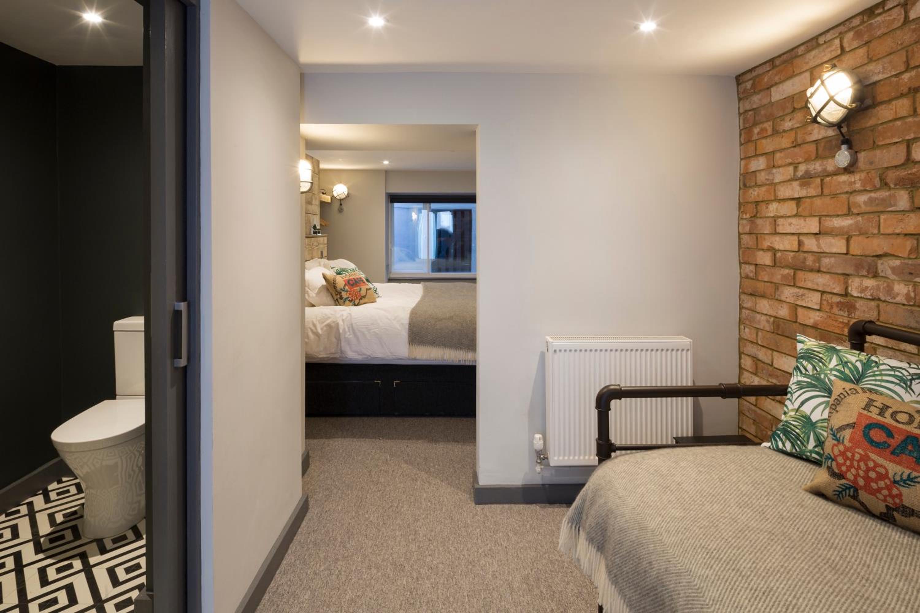 Suite with Courtyard - Photo 6