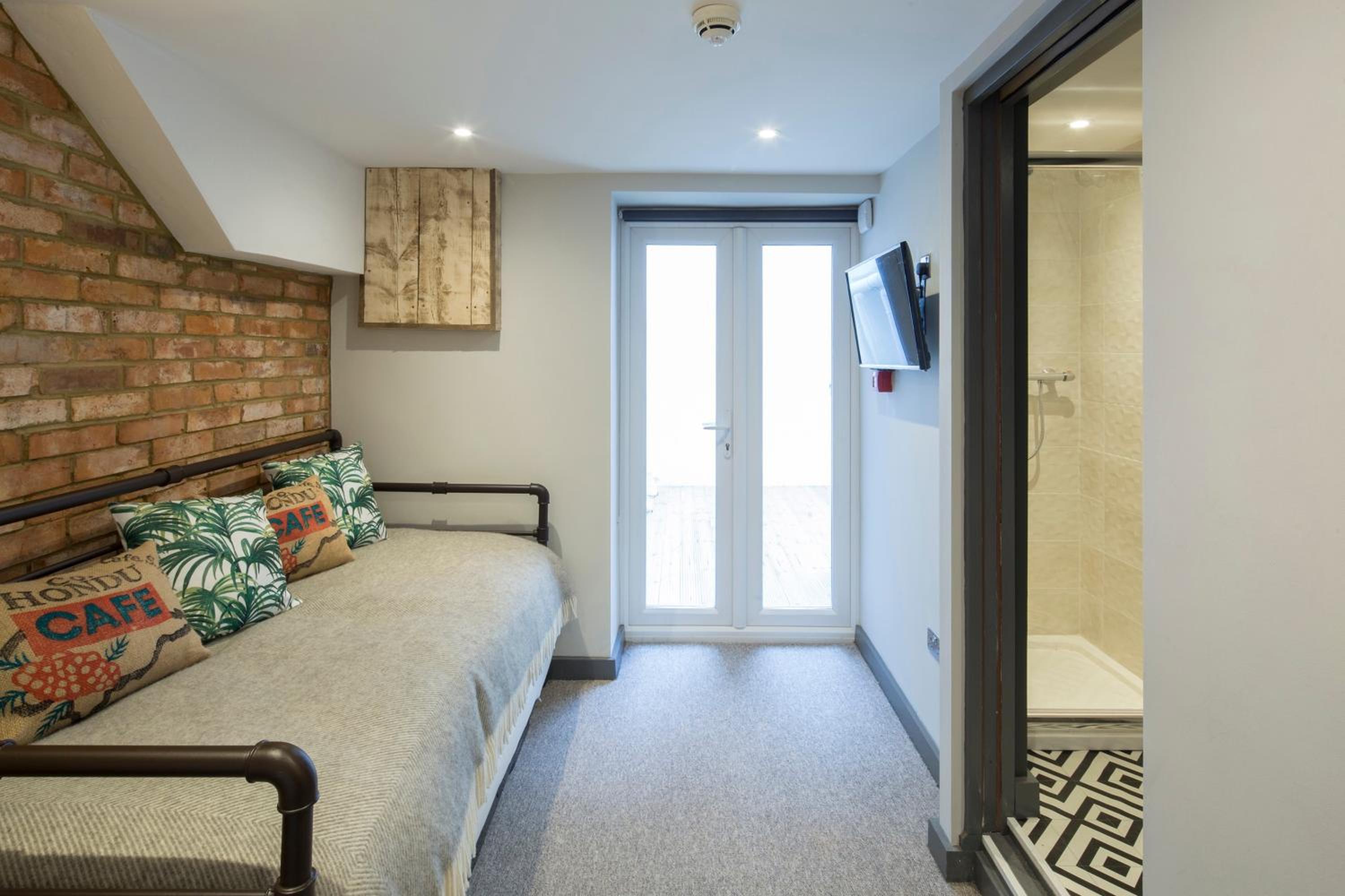 Suite with Courtyard - Photo 8