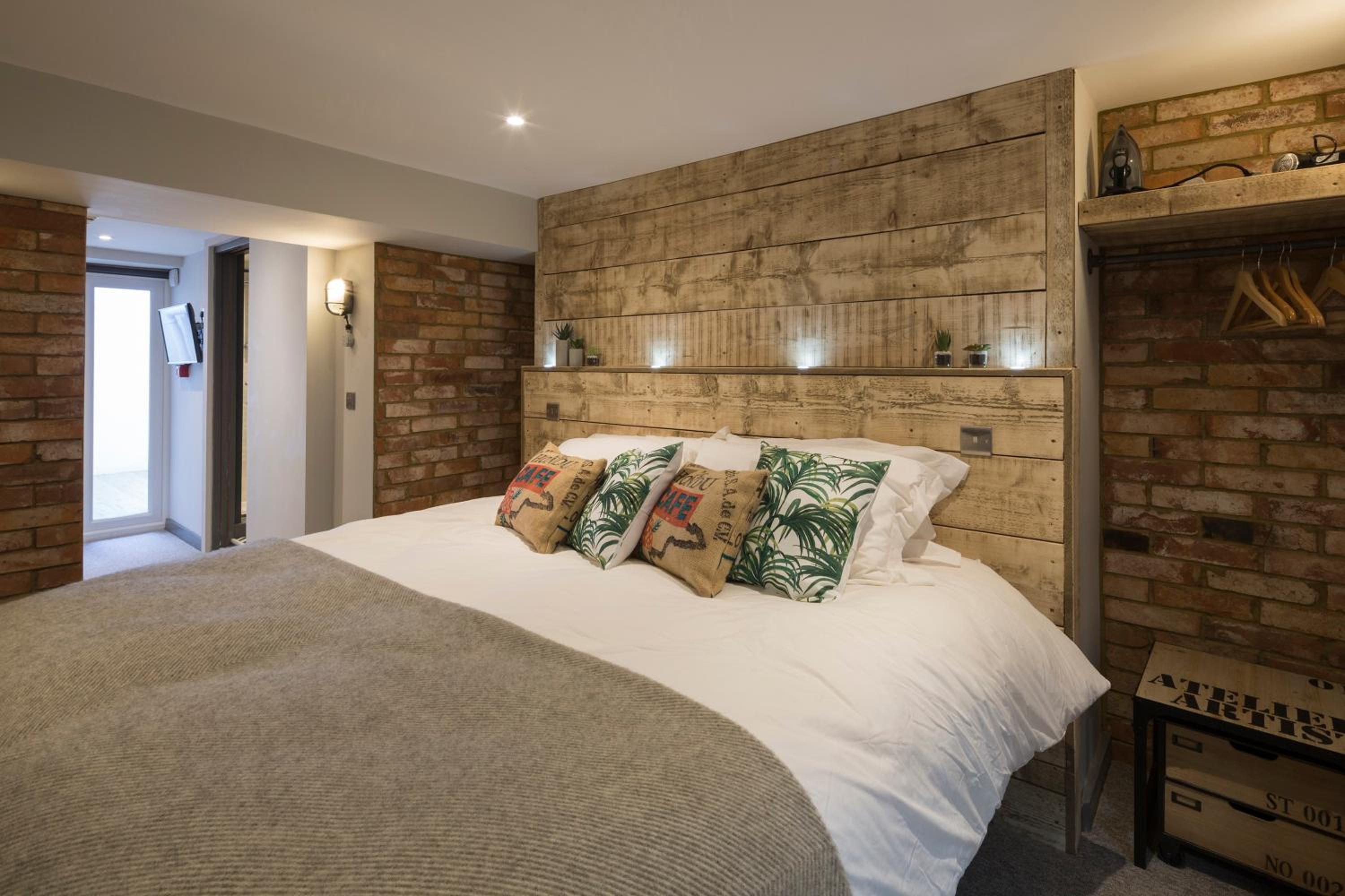 Suite with Courtyard - Photo 1