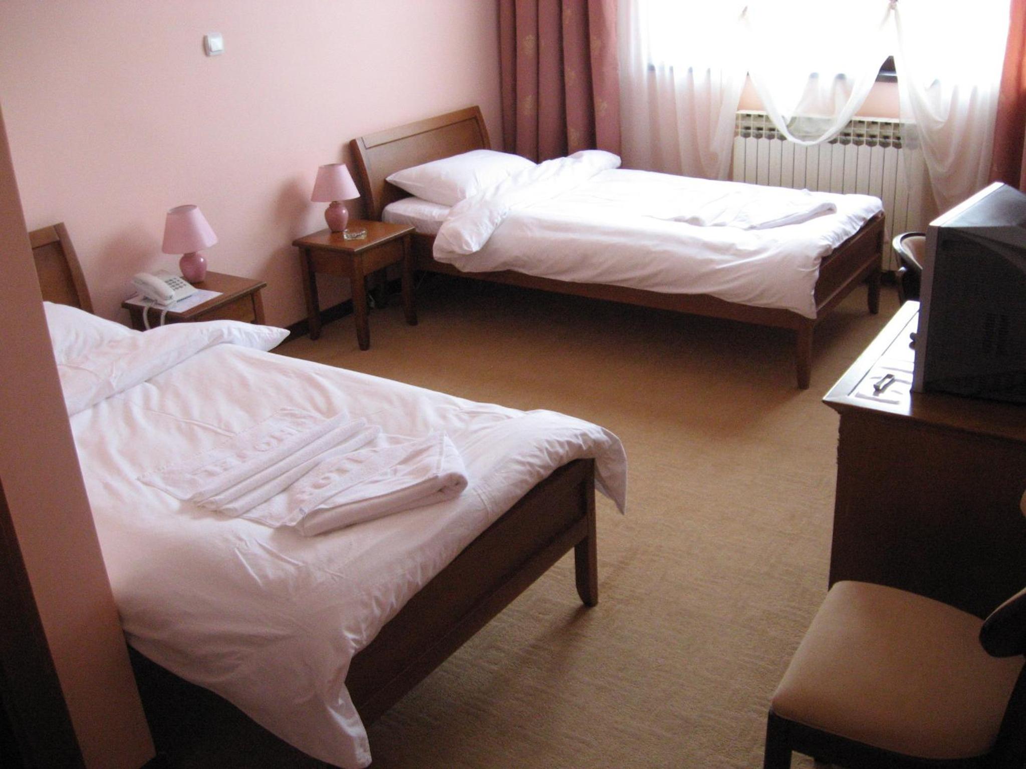 Twin Room - Photo 1