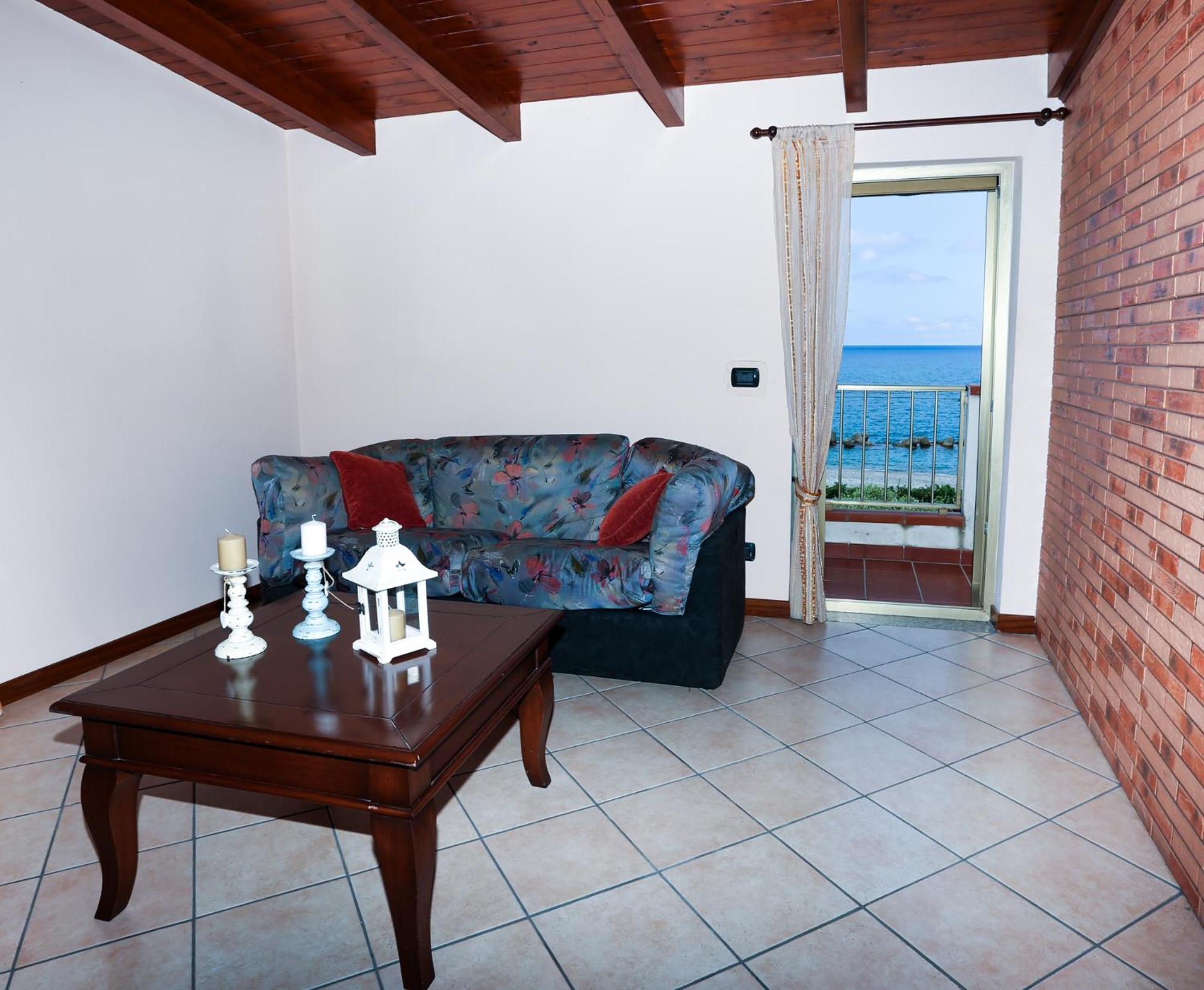 Two-Bedroom Apartment with Sea View photo 3