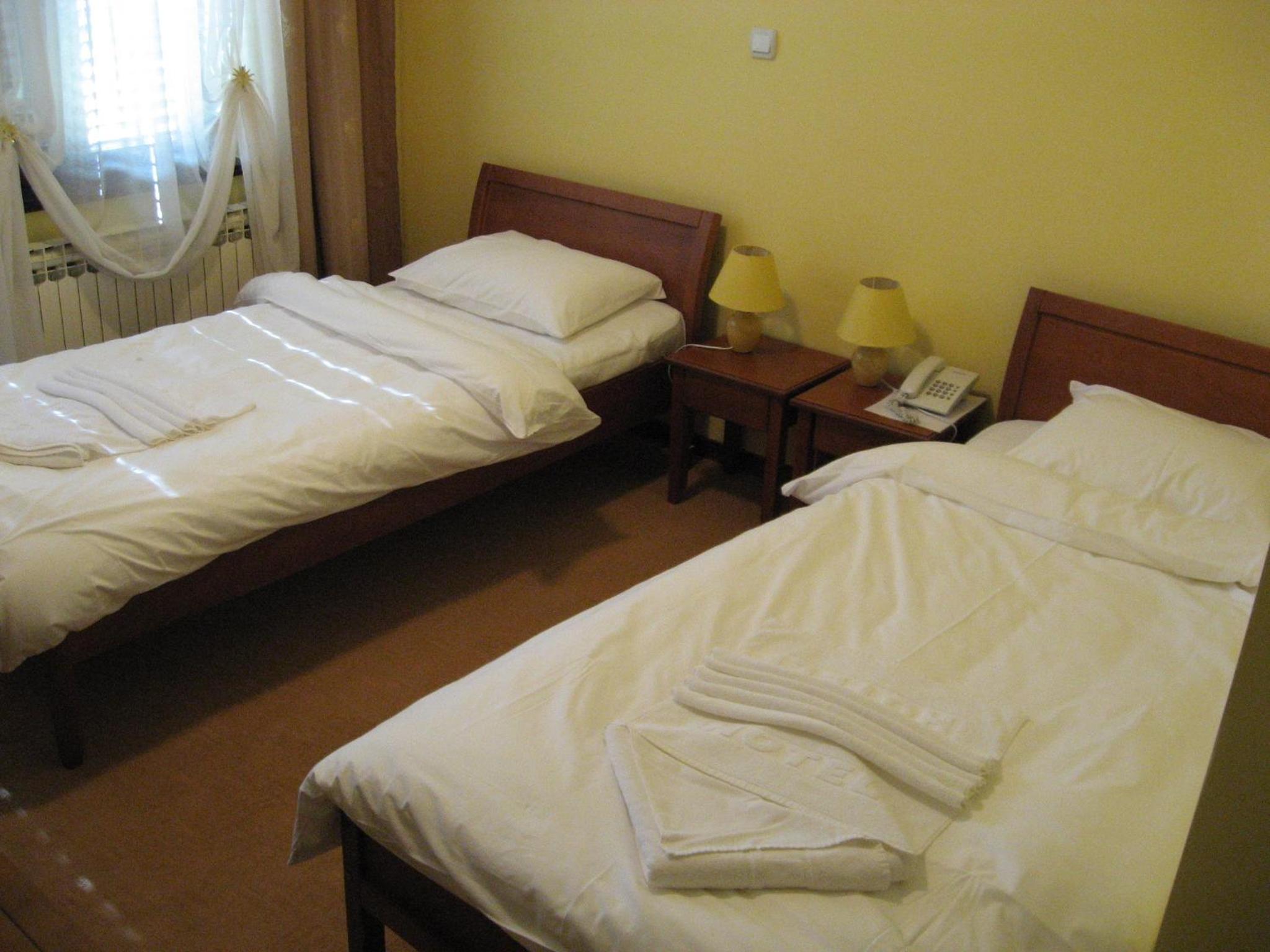 Twin Room - Photo 7