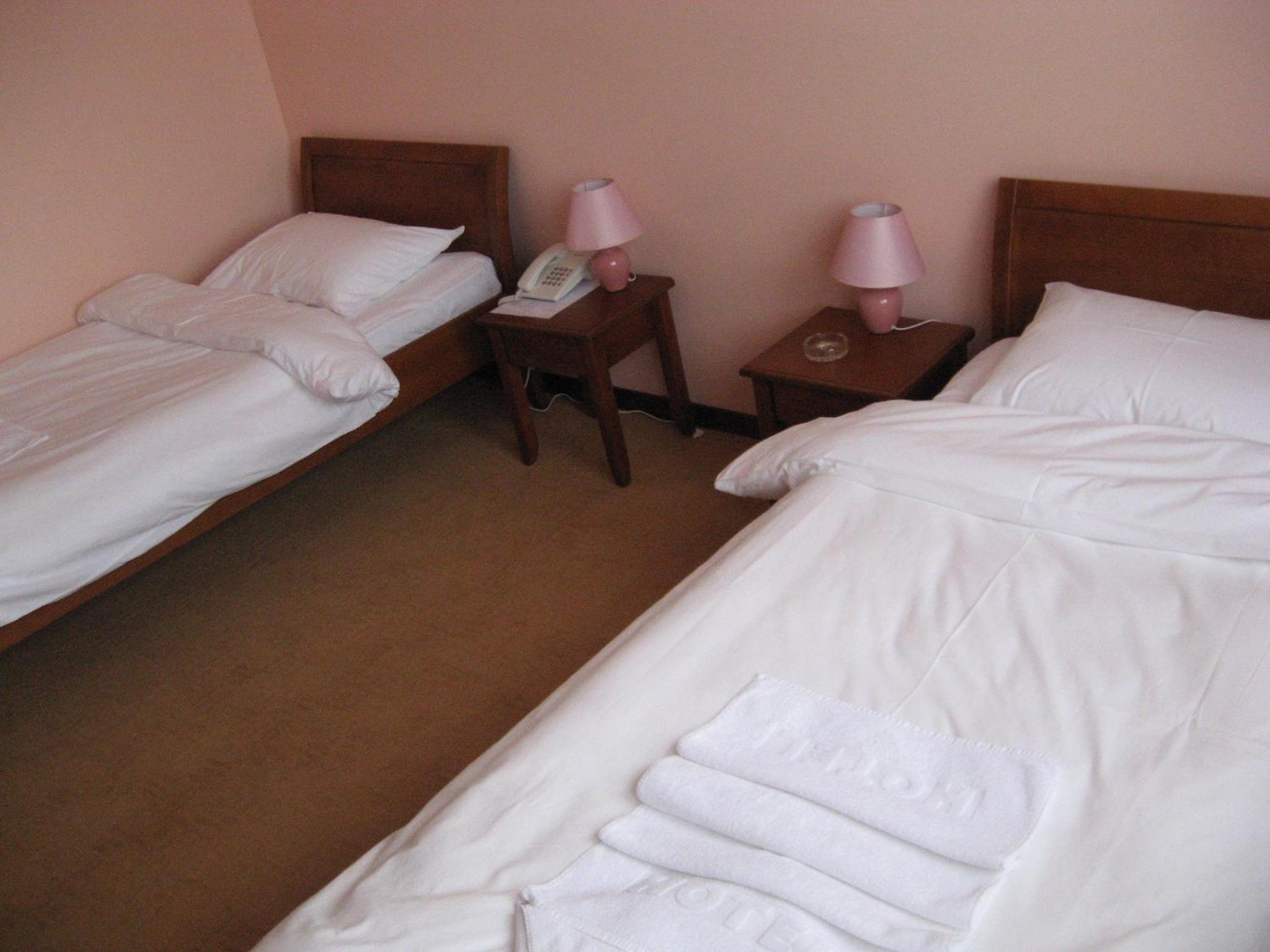 Twin Room - Photo 8