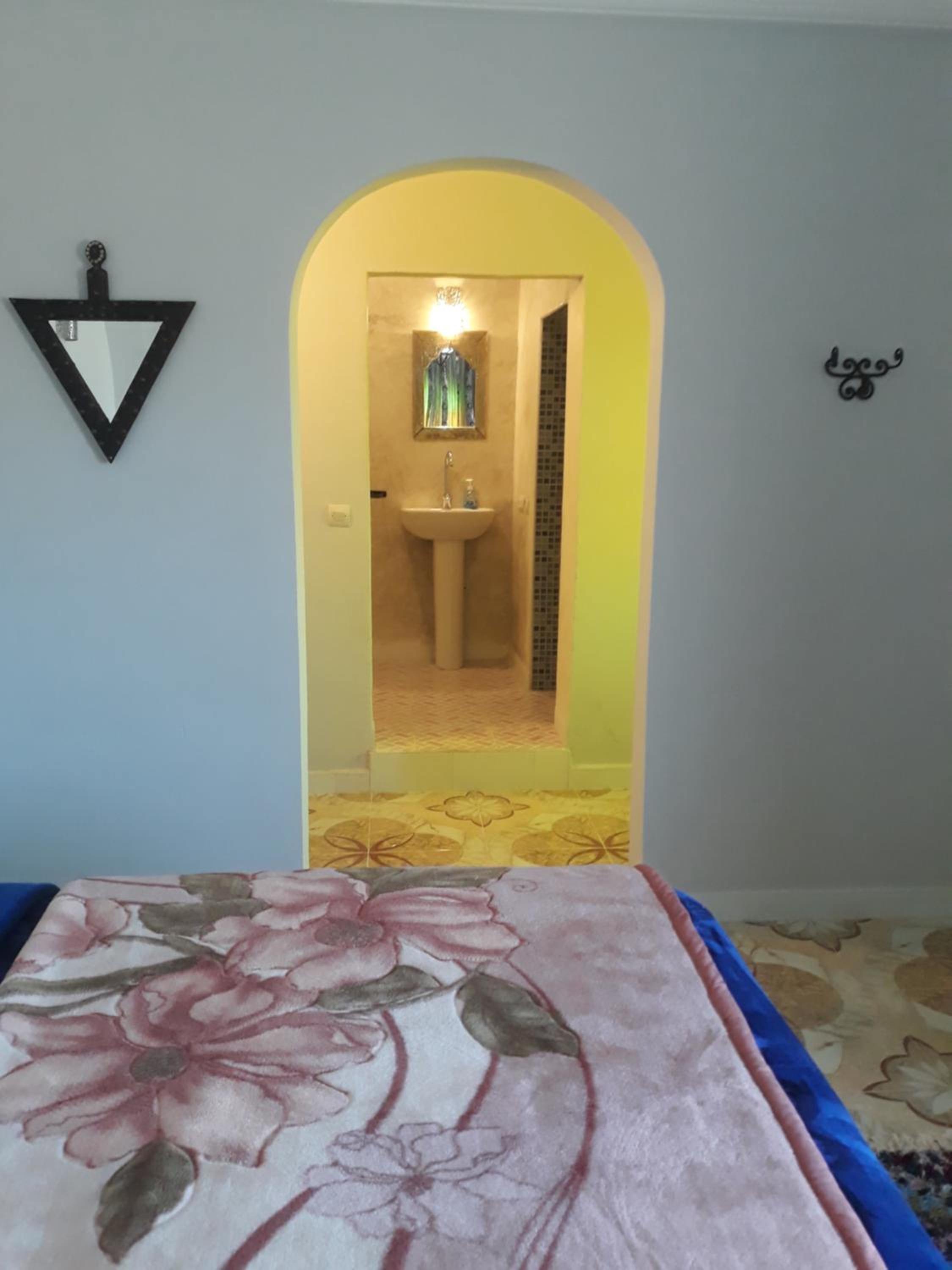 Large Double Room - Photo 5