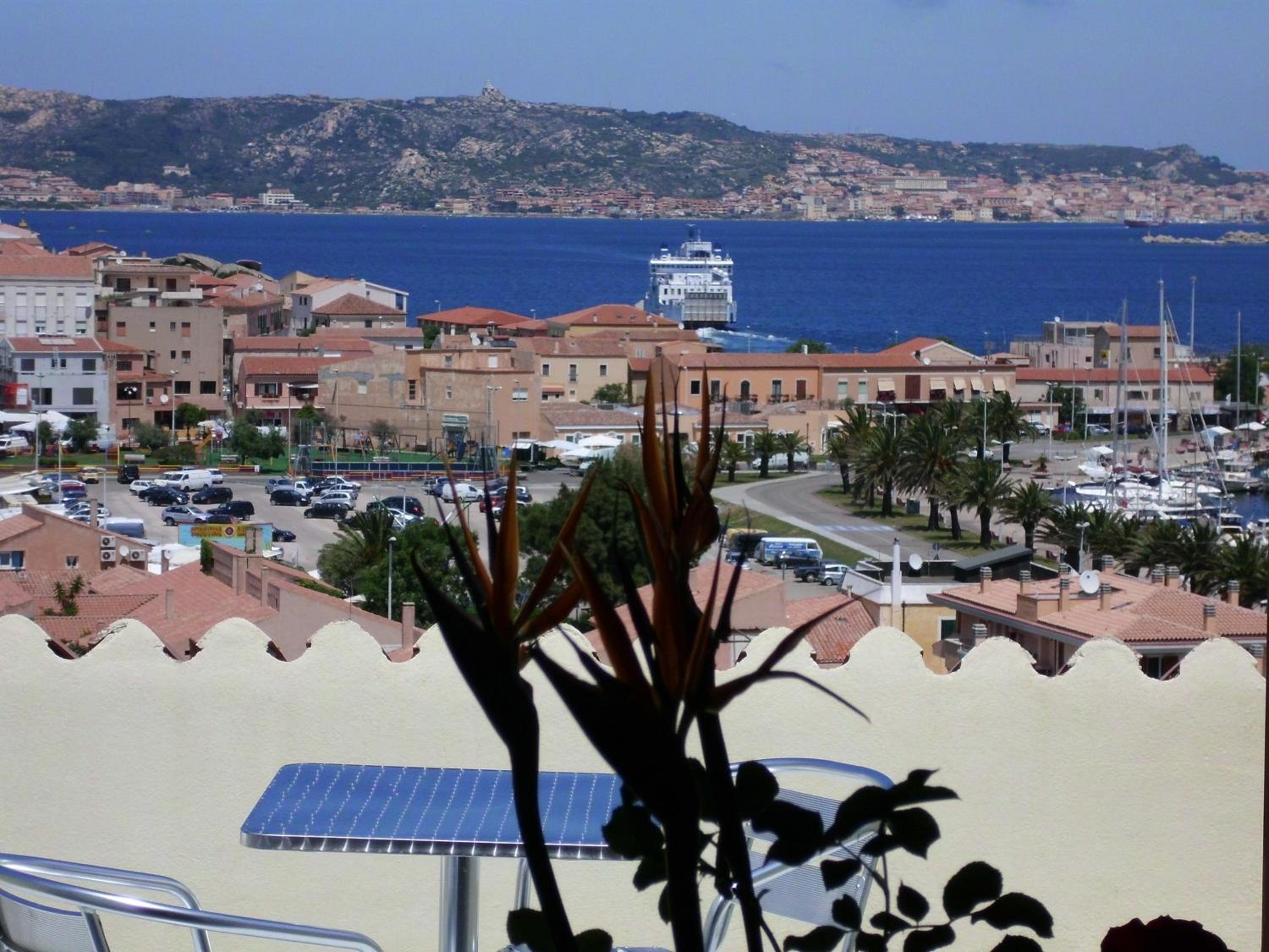 Double or Twin Room with Sea View - Photo 3