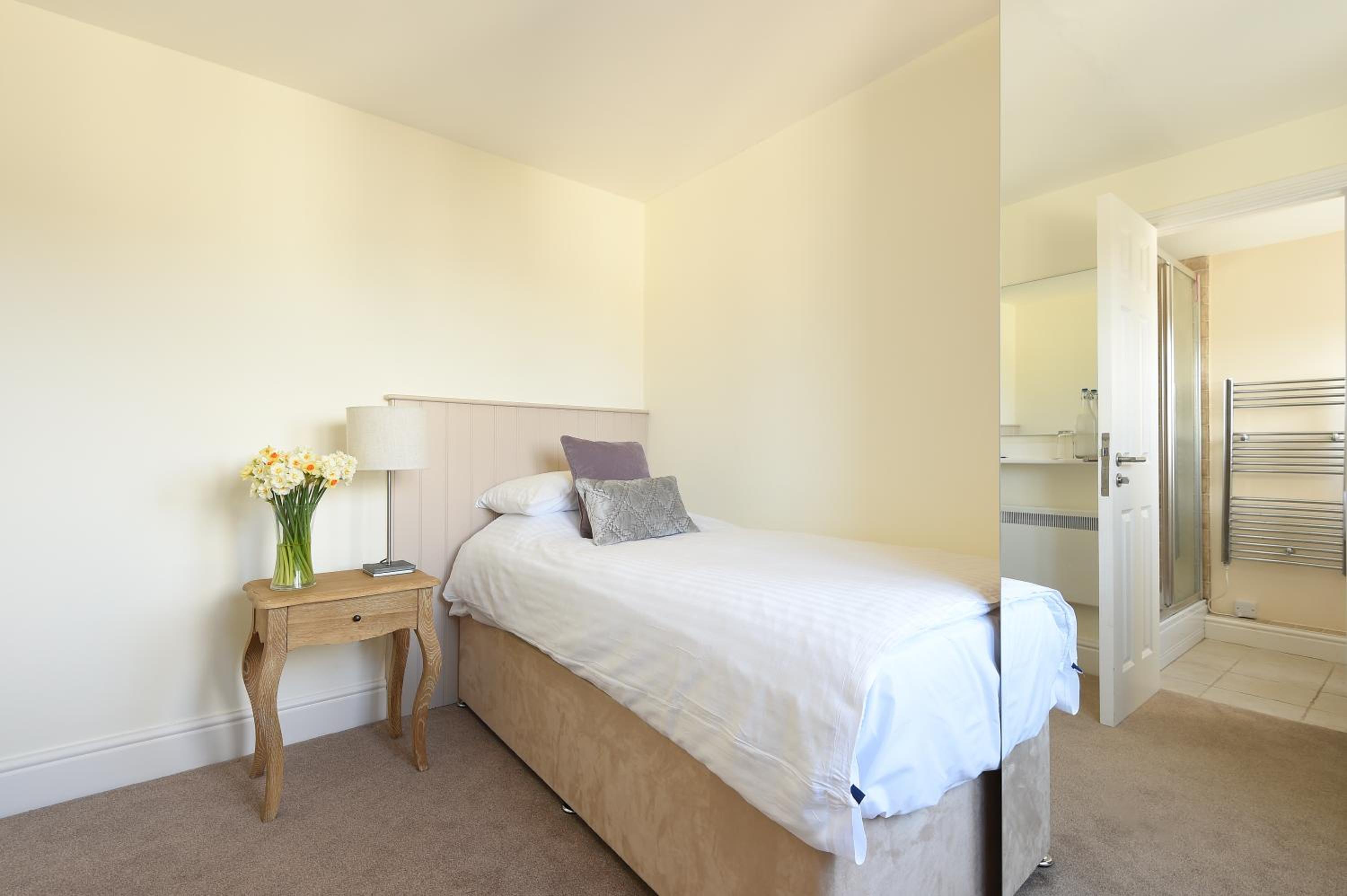 Single Room photo 2