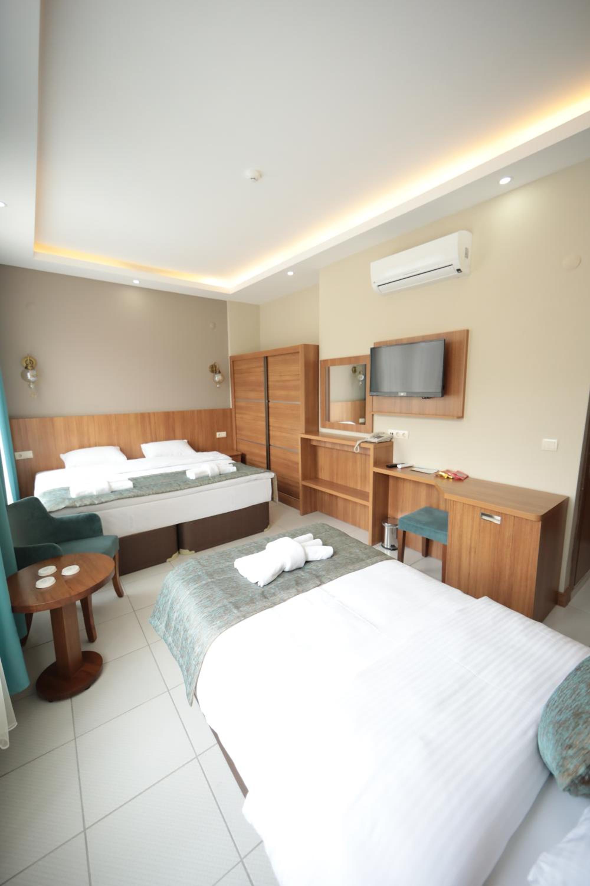 Standard Triple Room photo 3