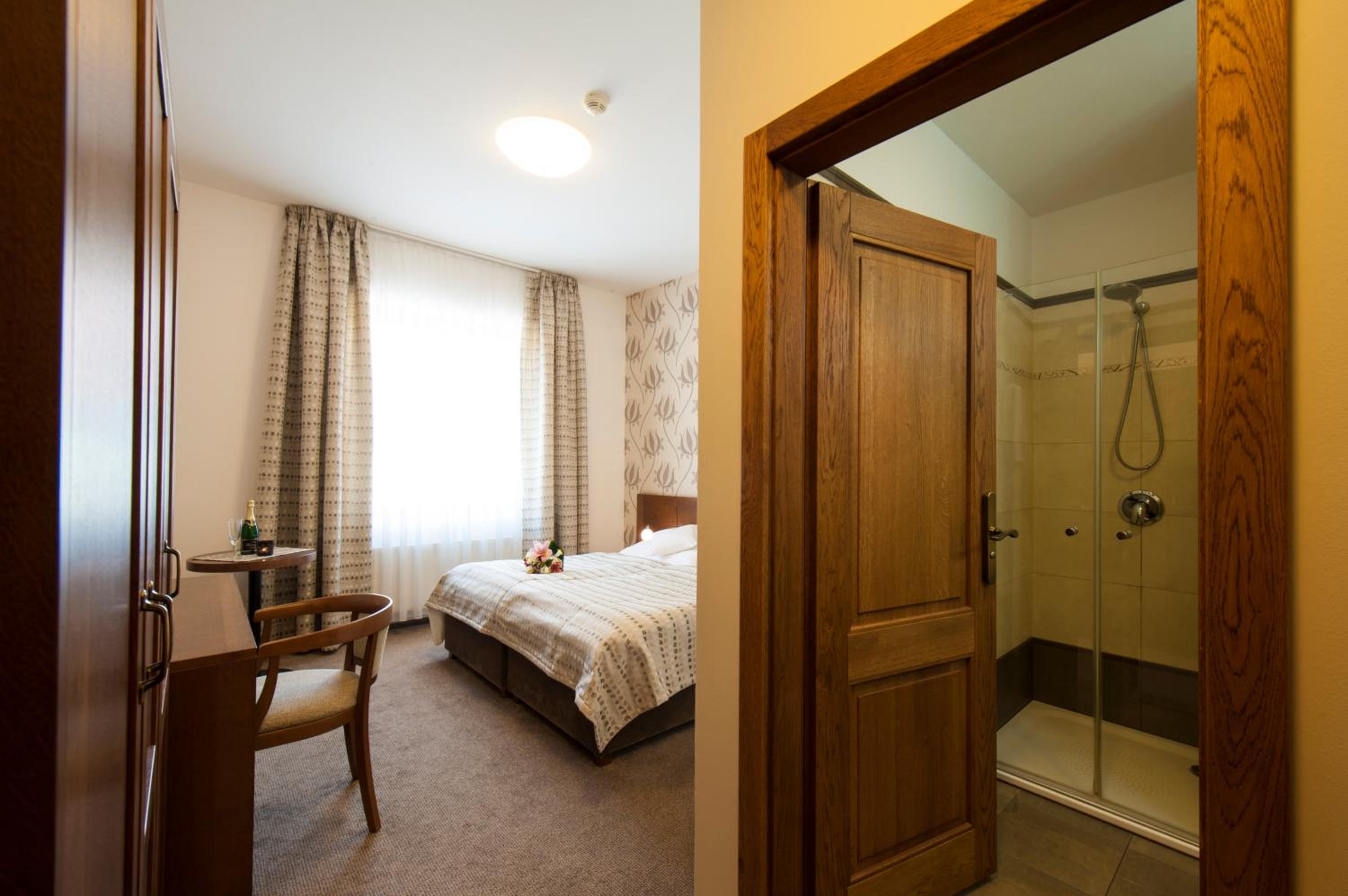 Double Room - Photo 2