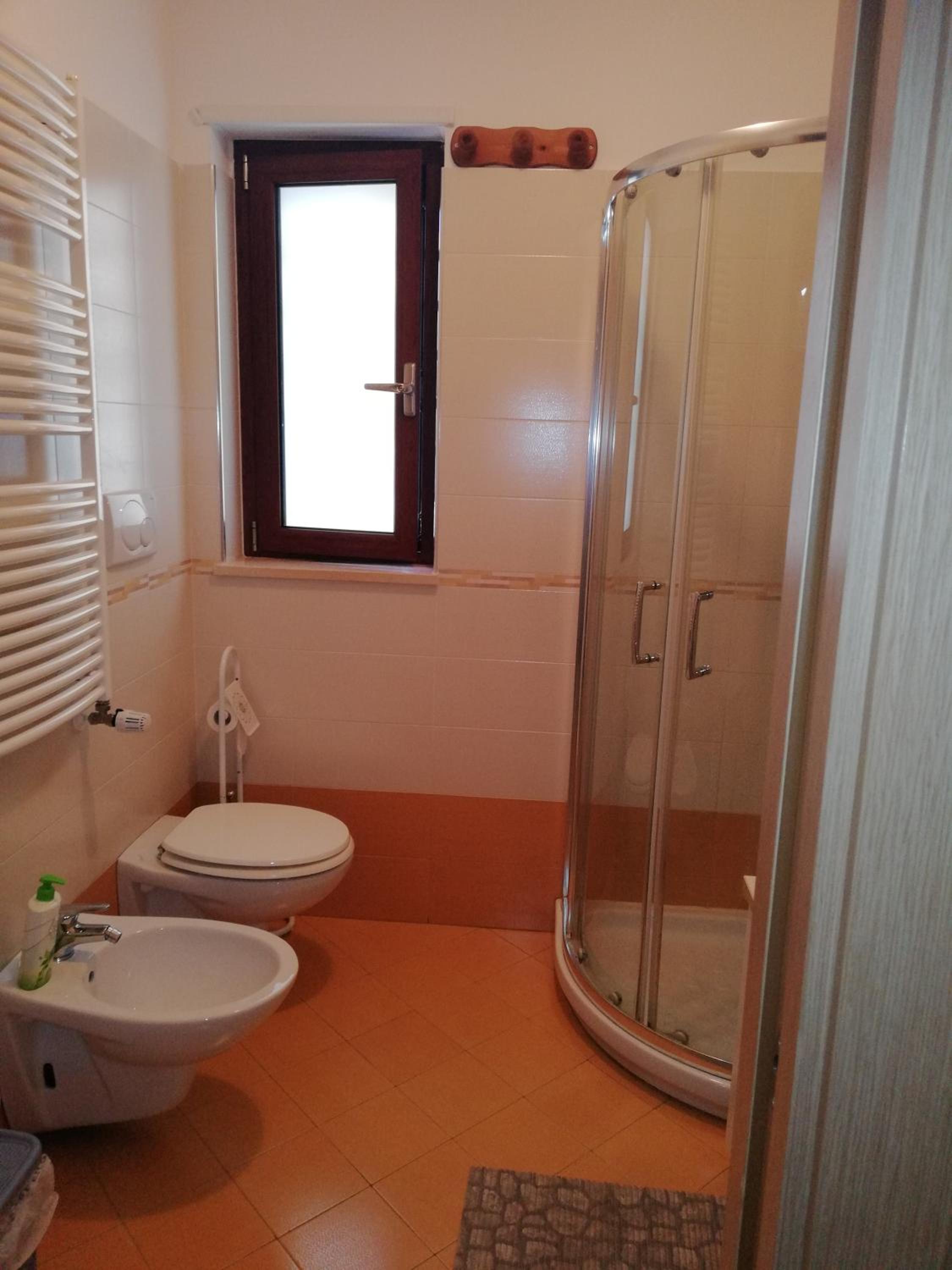 Two-Bedroom House - Photo 4