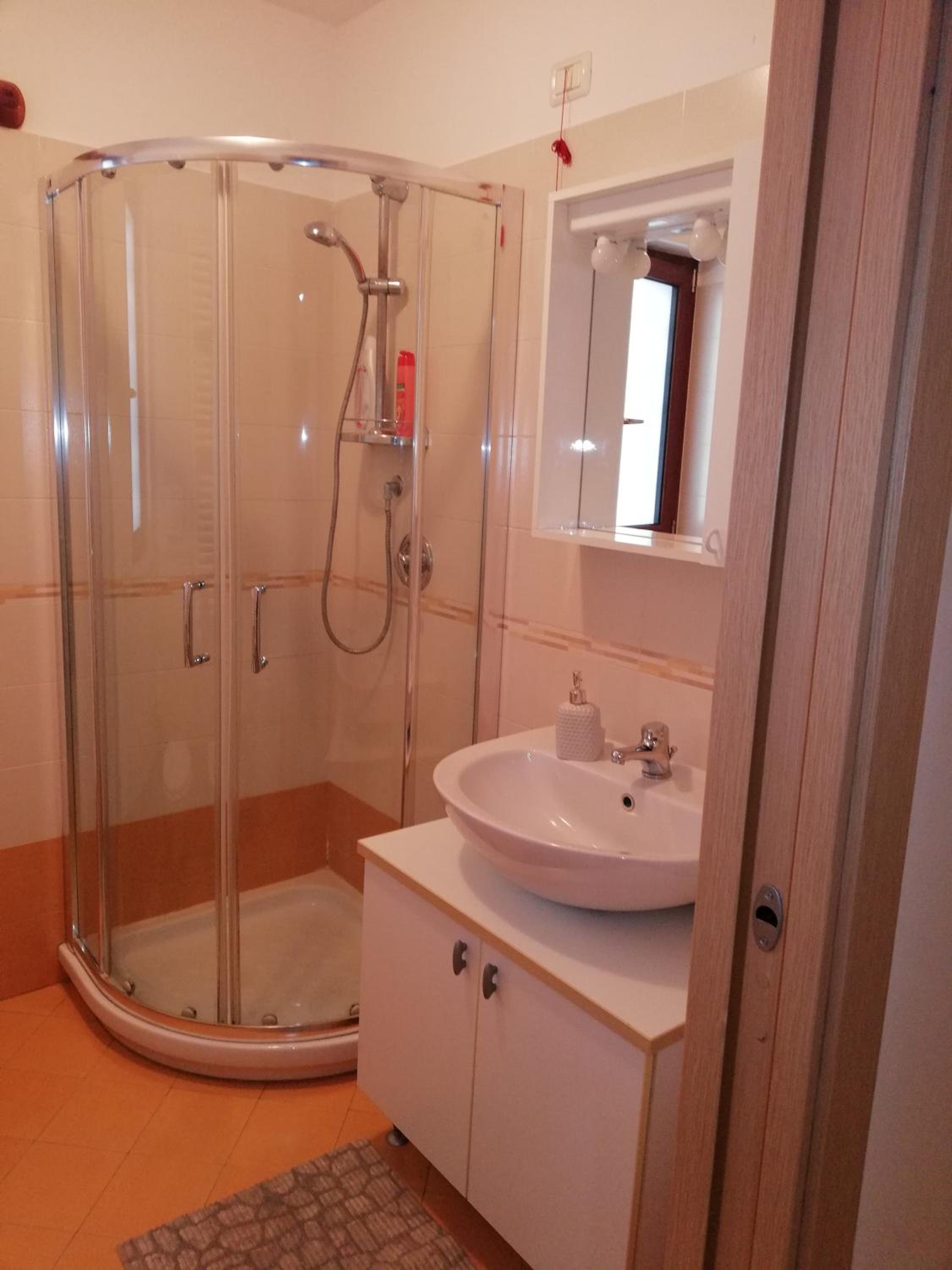 Two-Bedroom House - Photo 3