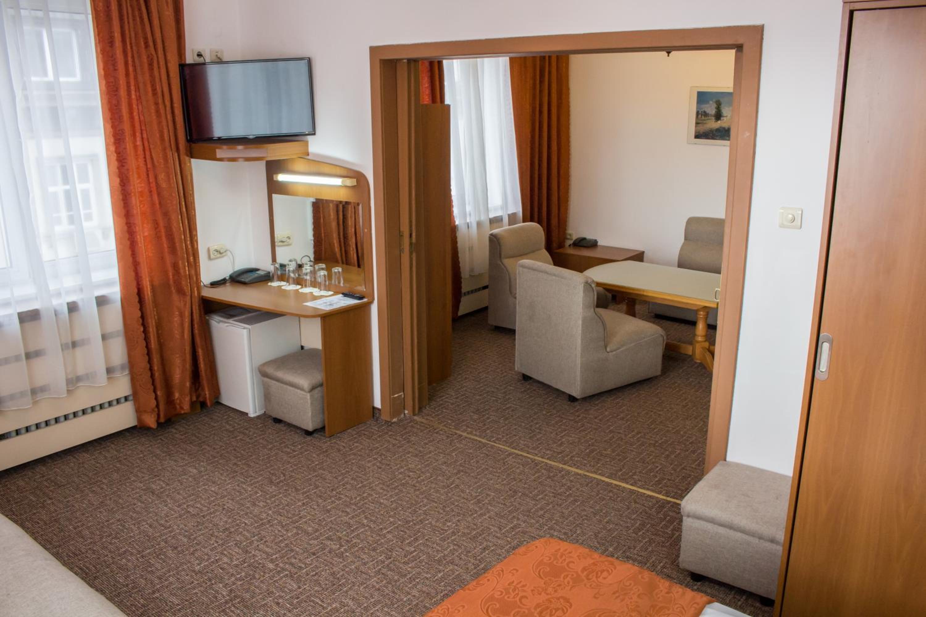 Suite with Bedroom - Photo 6