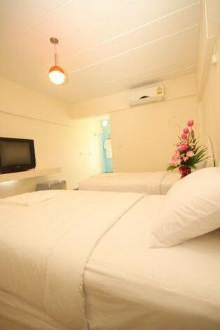 Standard Double or Twin Room - Photo 6