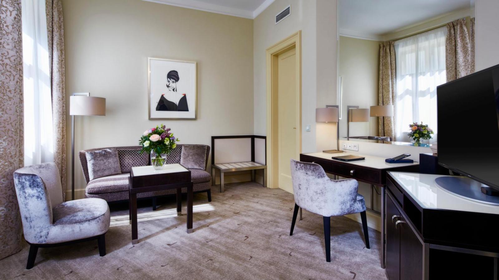 Deluxe King Room photo 2